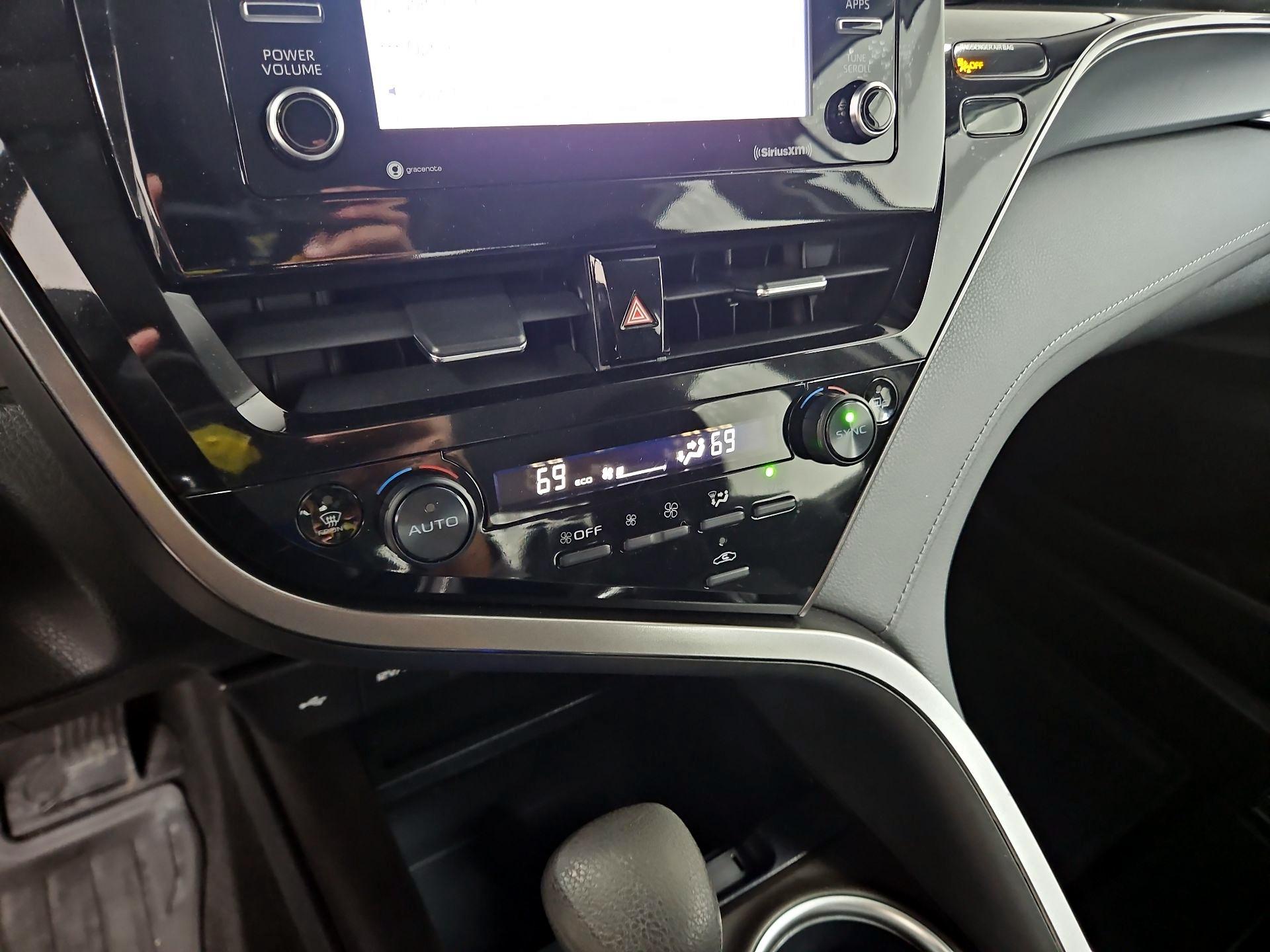 Thumbnail: 2022 Toyota Camry - 16