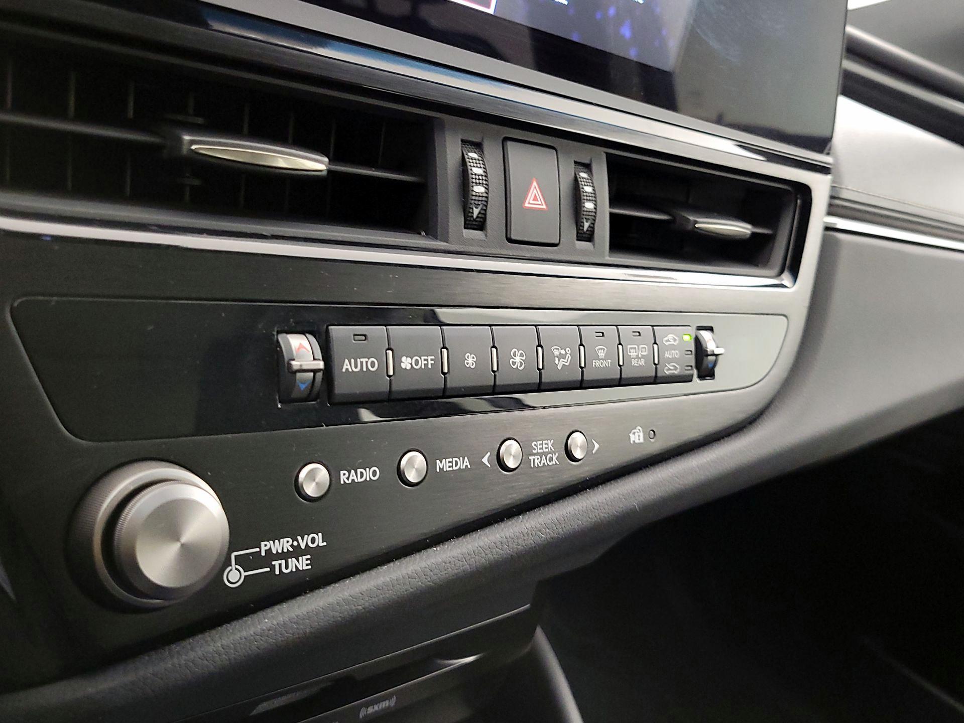 Thumbnail: 2022 Lexus ES - 15