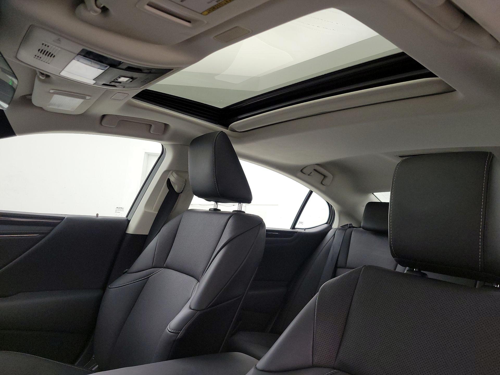 Thumbnail: 2022 Lexus ES - 17