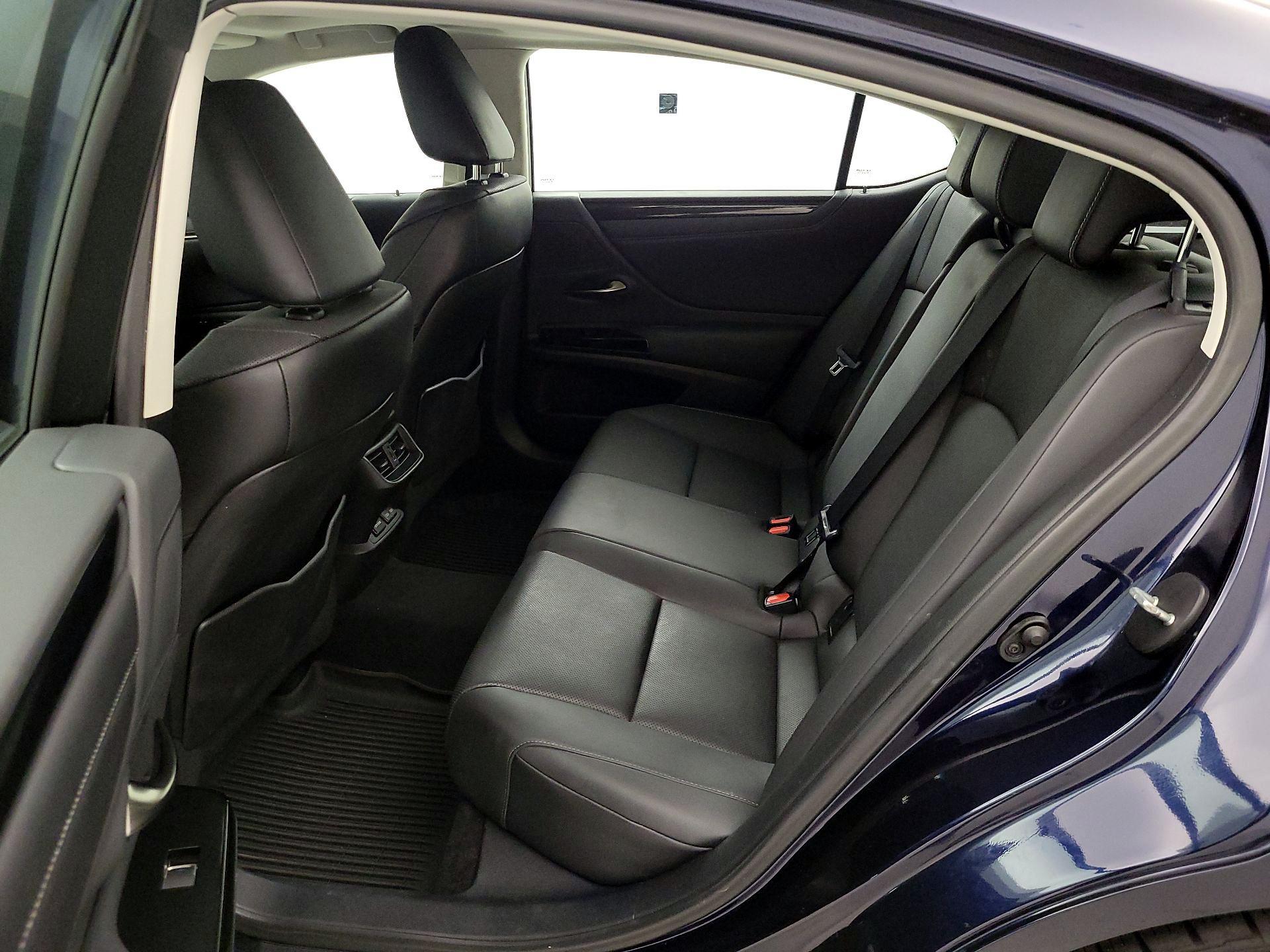 Thumbnail: 2022 Lexus ES - 18