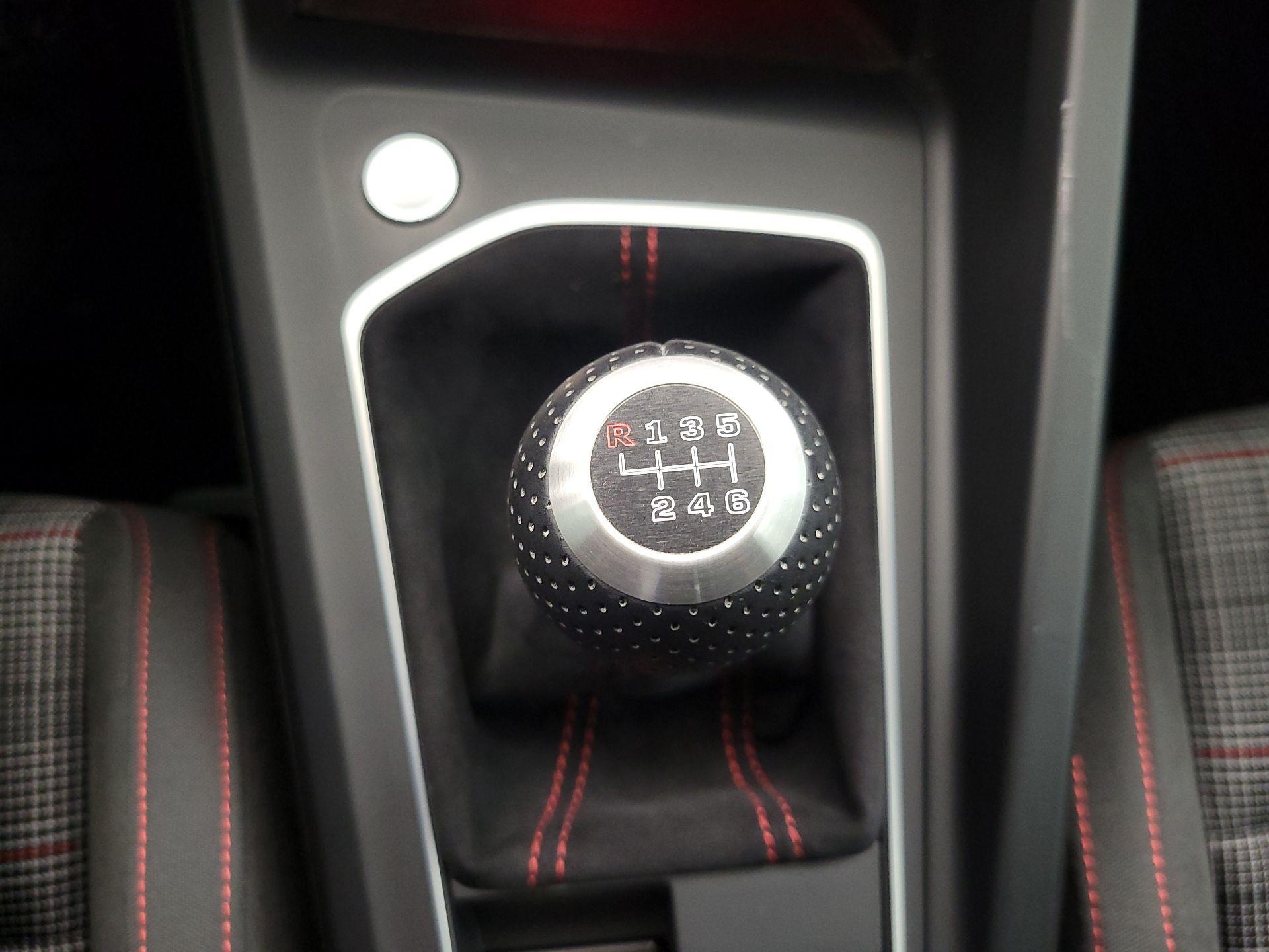 Thumbnail: 2022 Volkswagen Golf - 18