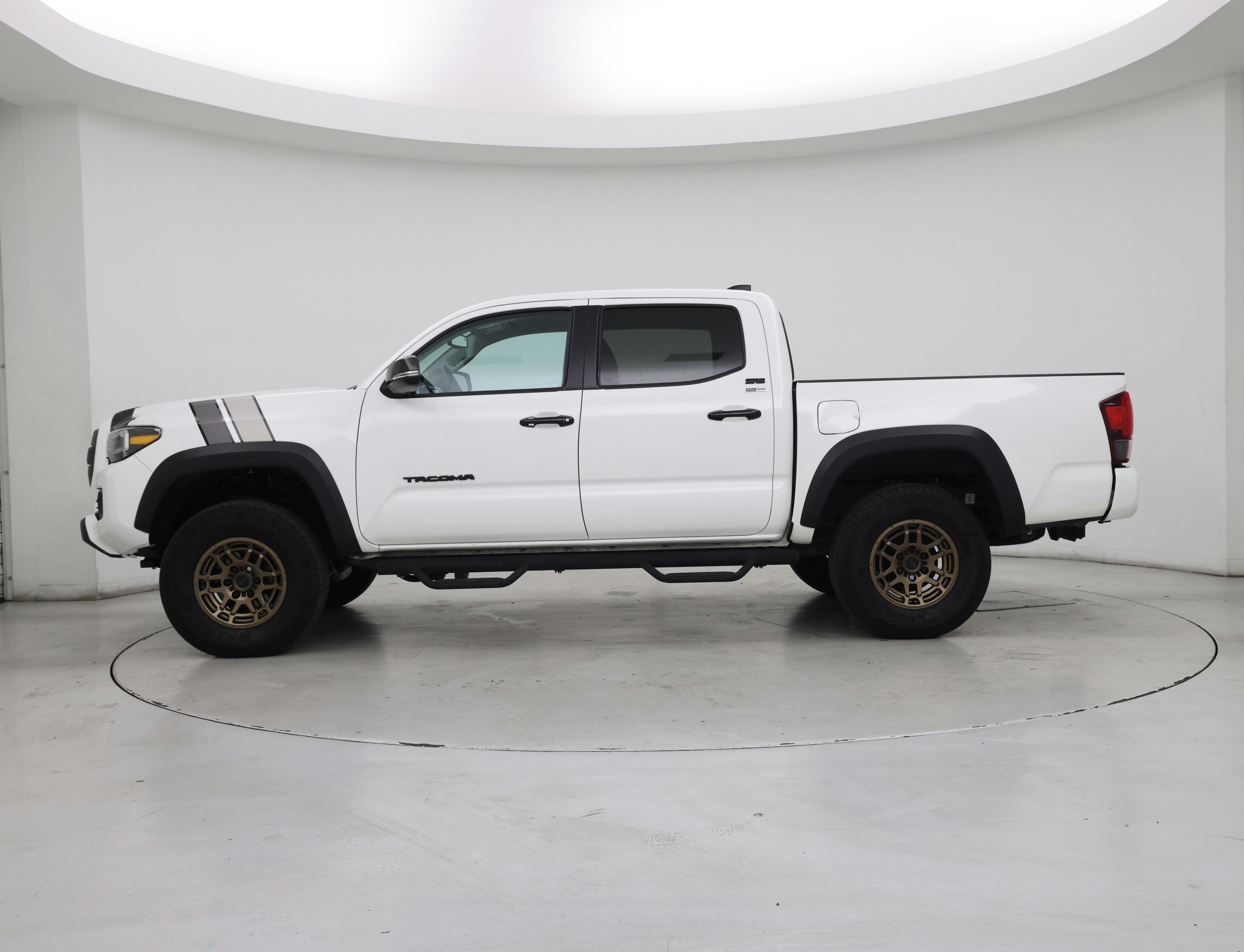 Thumbnail: 2023 Toyota Tacoma - 3