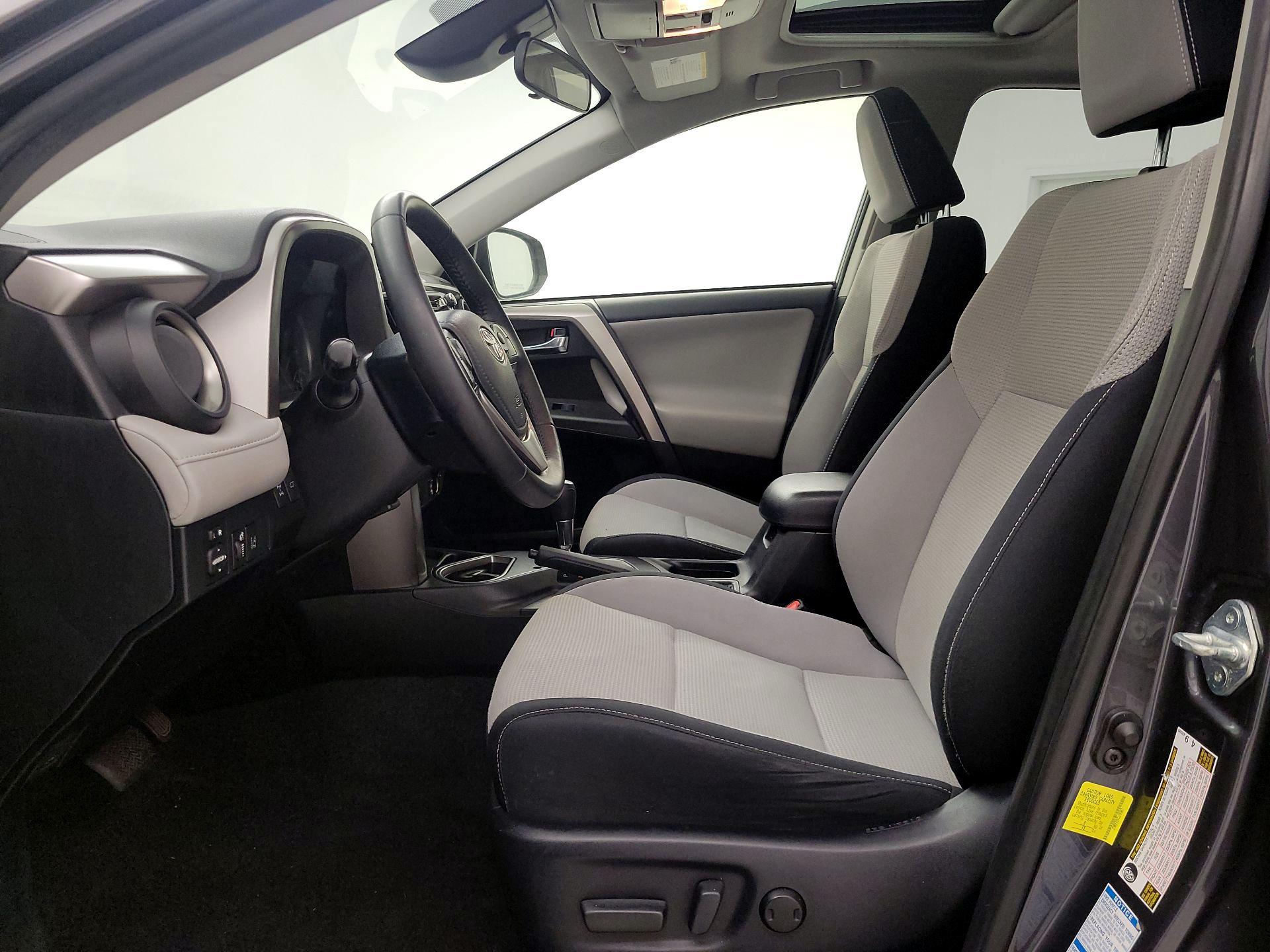 Thumbnail: 2018 Toyota RAV4 - 11