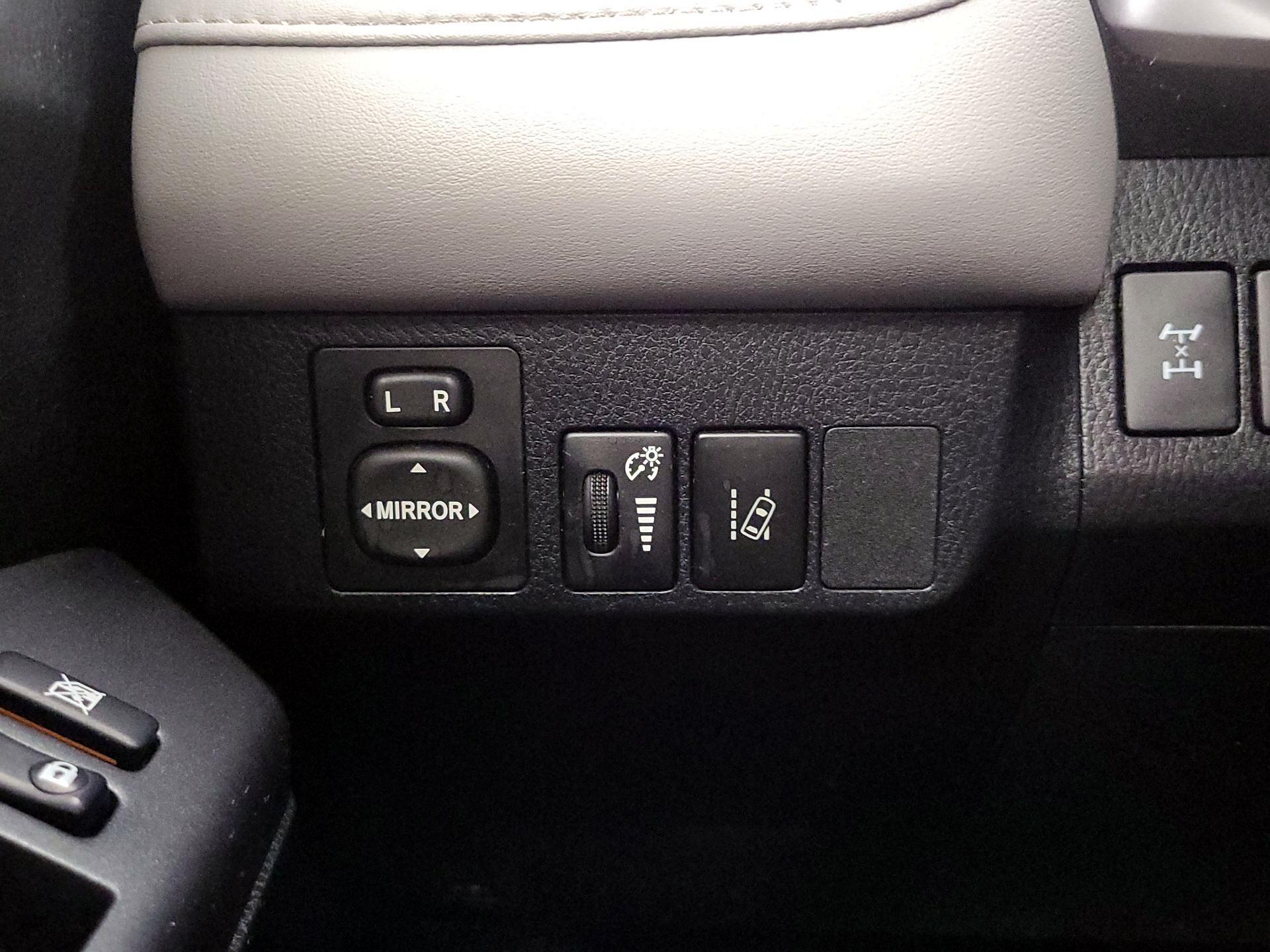 Thumbnail: 2018 Toyota RAV4 - 13