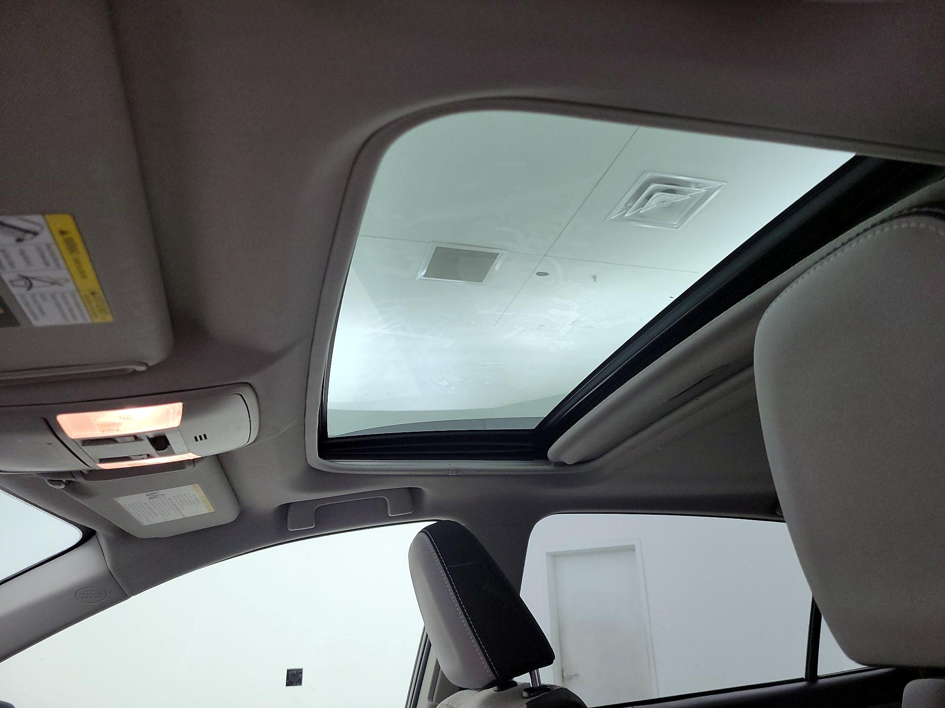 Thumbnail: 2018 Toyota RAV4 - 19