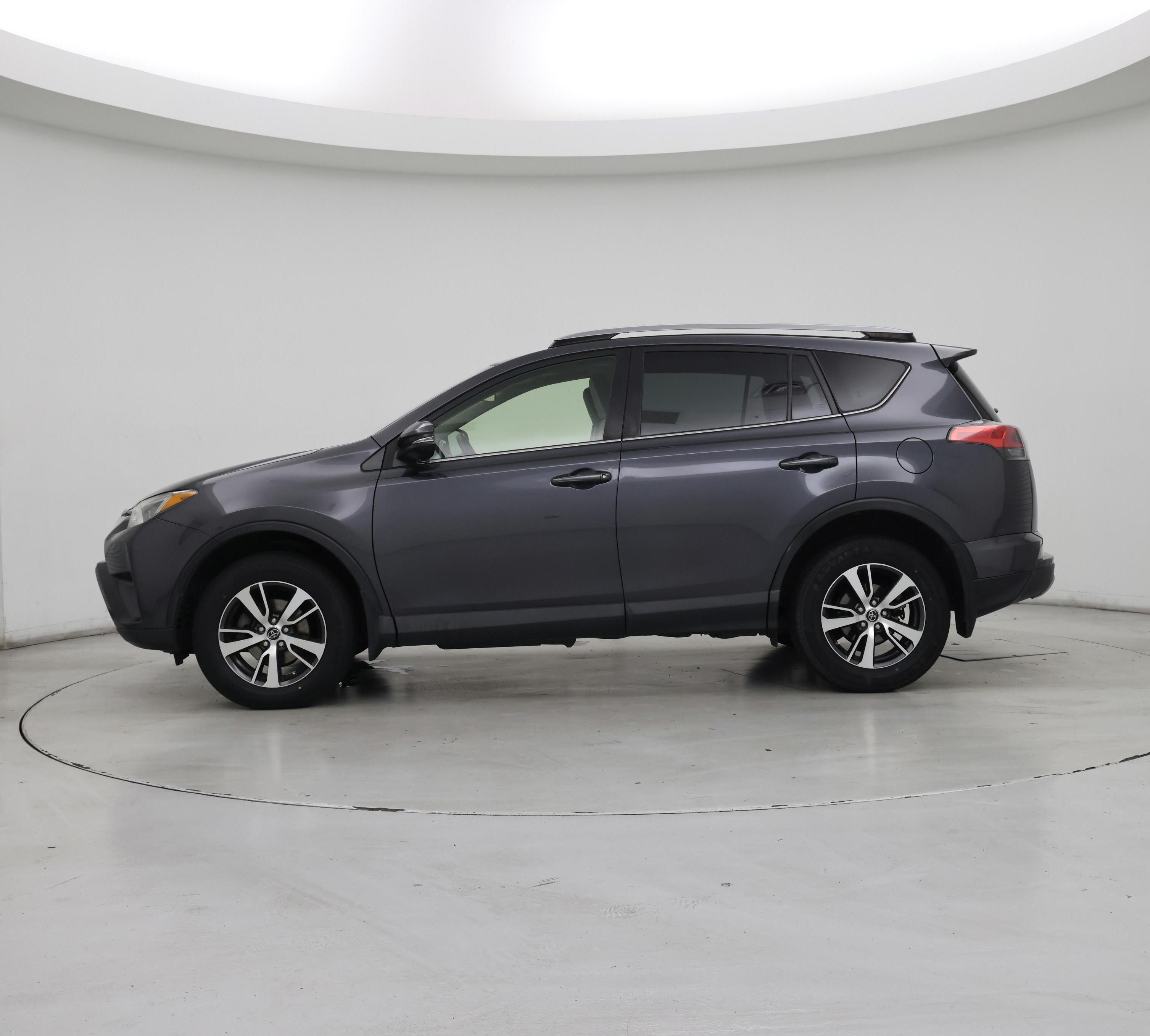 Thumbnail: 2018 Toyota RAV4 - 3