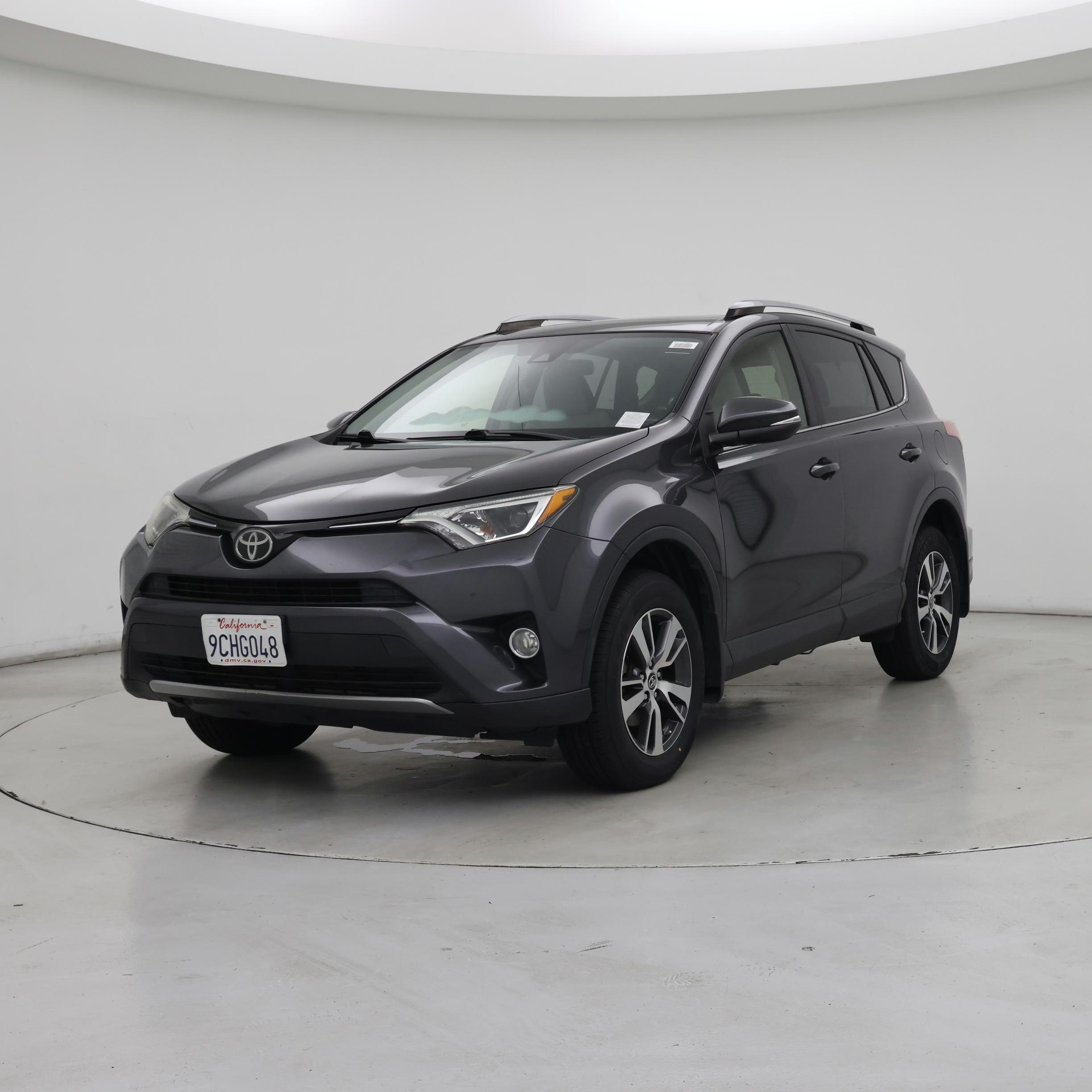 Thumbnail: 2018 Toyota RAV4 - 4