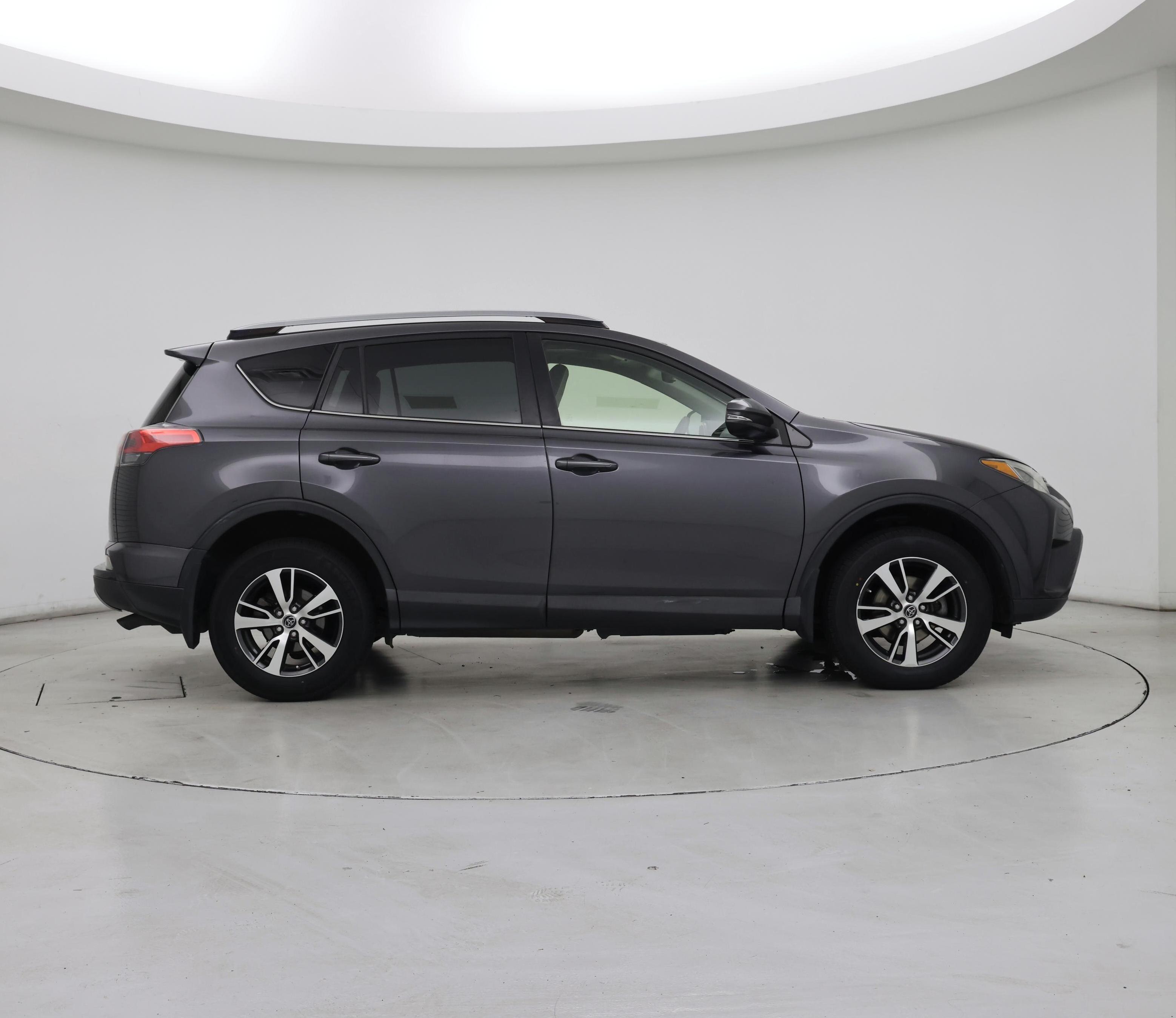 Thumbnail: 2018 Toyota RAV4 - 7