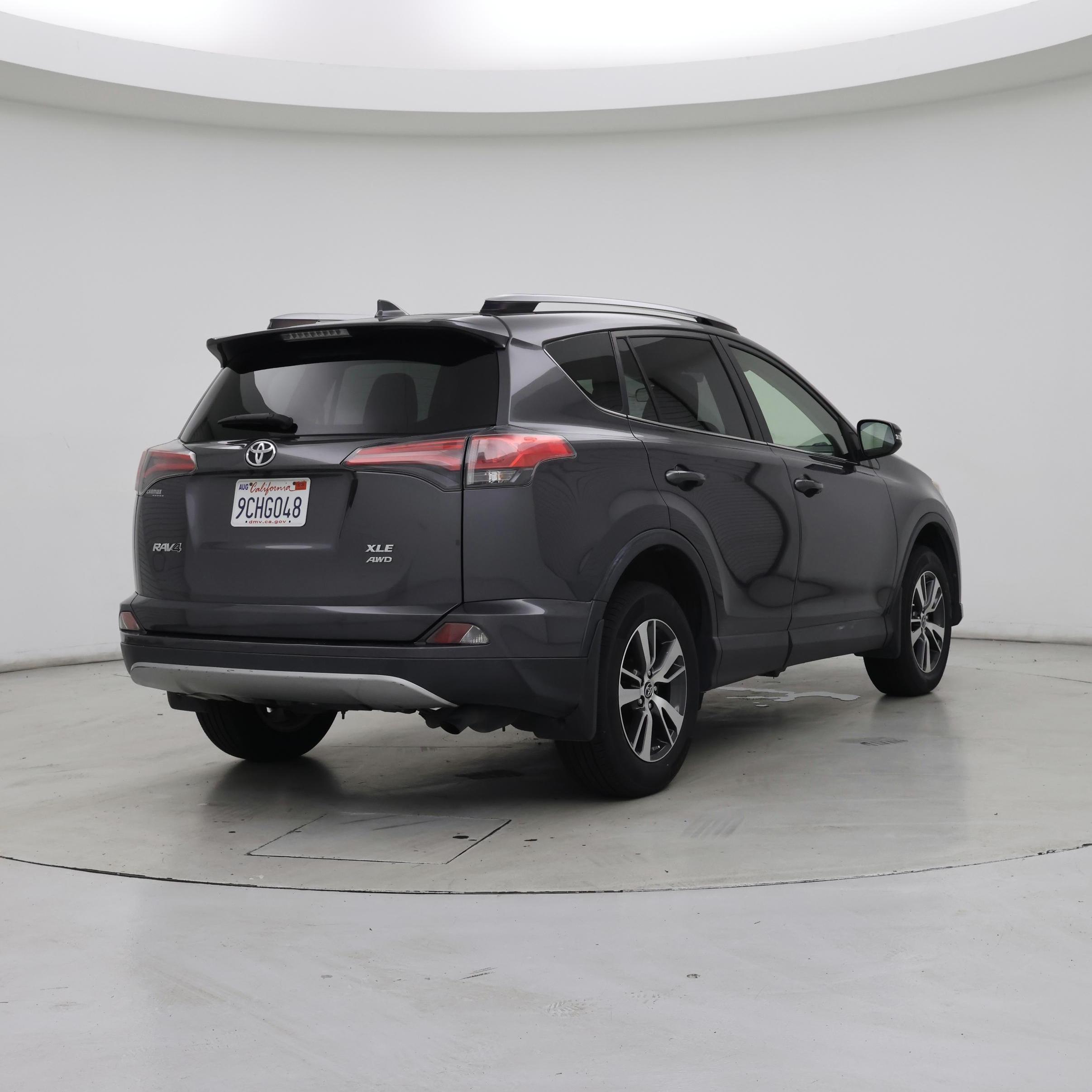 Thumbnail: 2018 Toyota RAV4 - 8