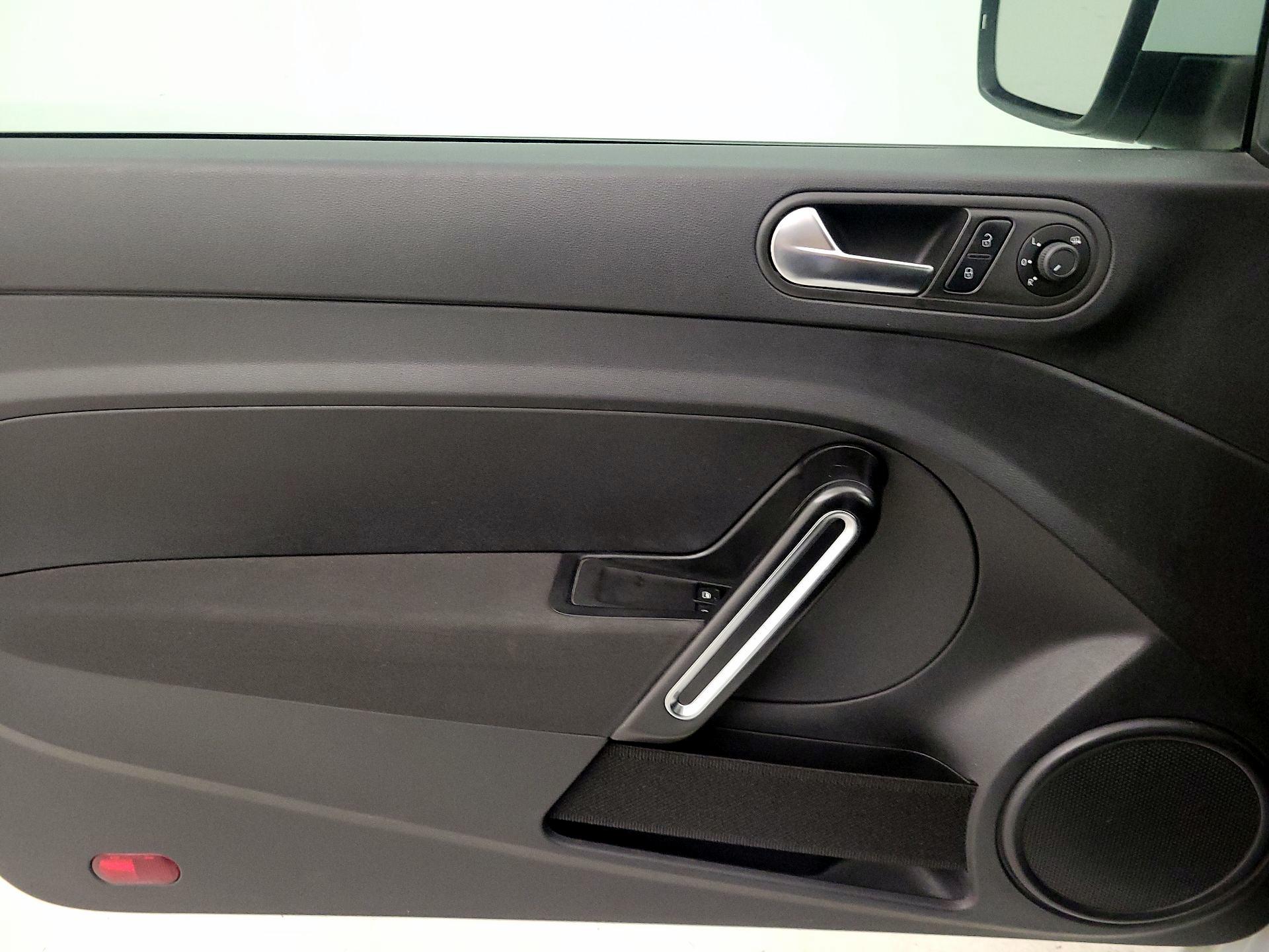 Thumbnail: 2018 Volkswagen Beetle - 12