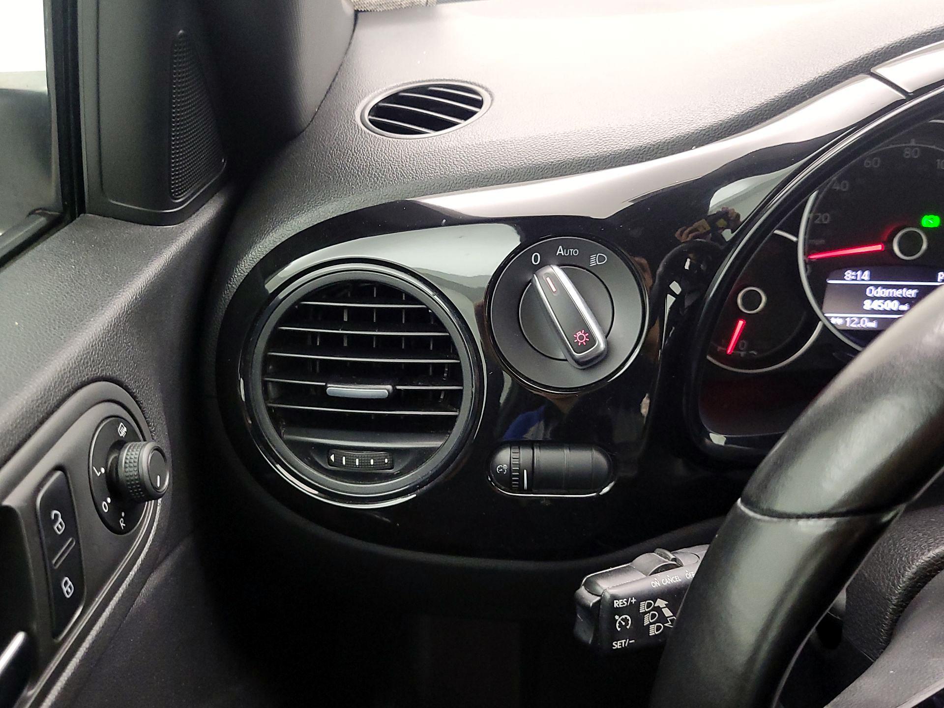 Thumbnail: 2018 Volkswagen Beetle - 13