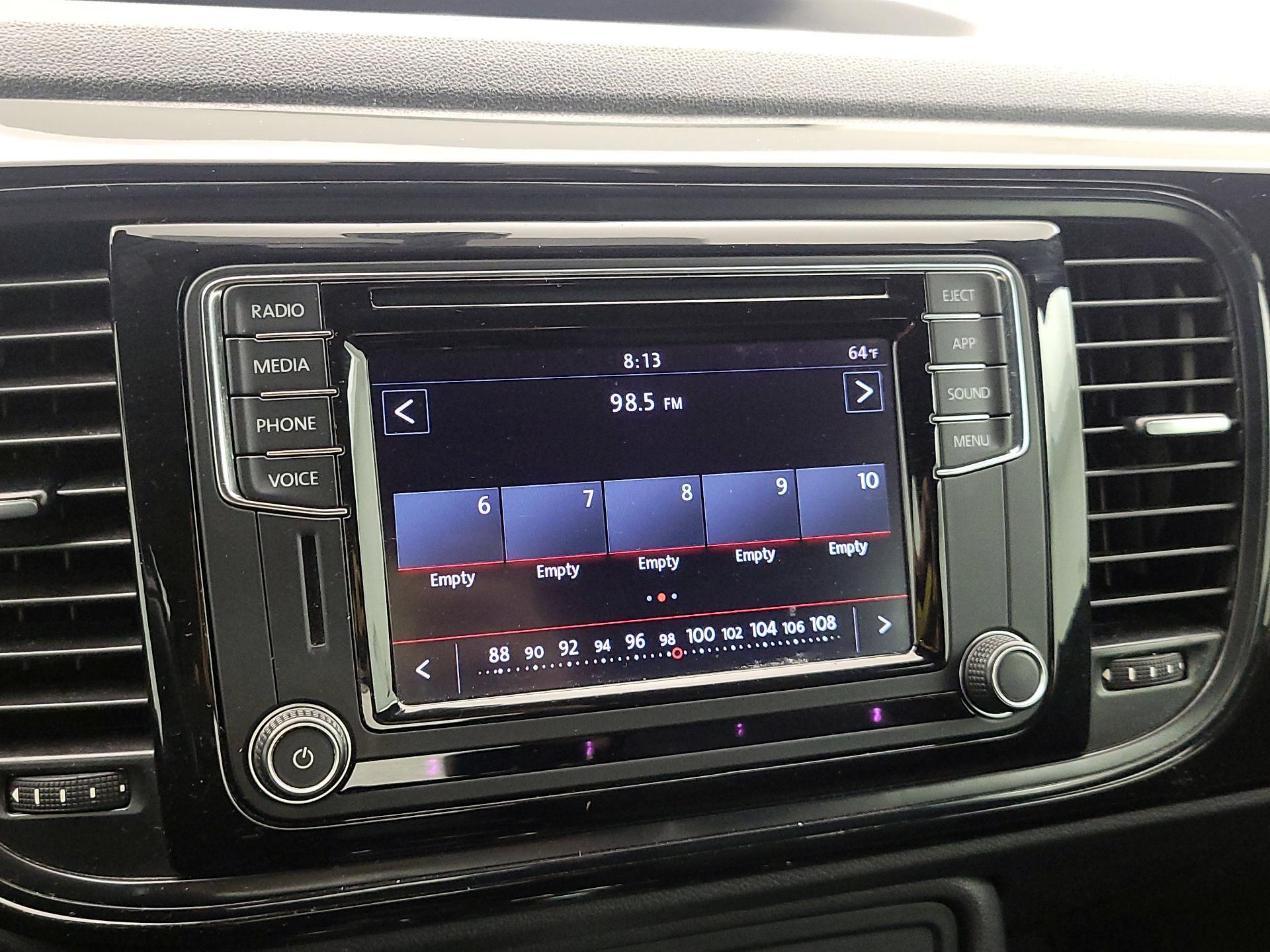 Thumbnail: 2018 Volkswagen Beetle - 15