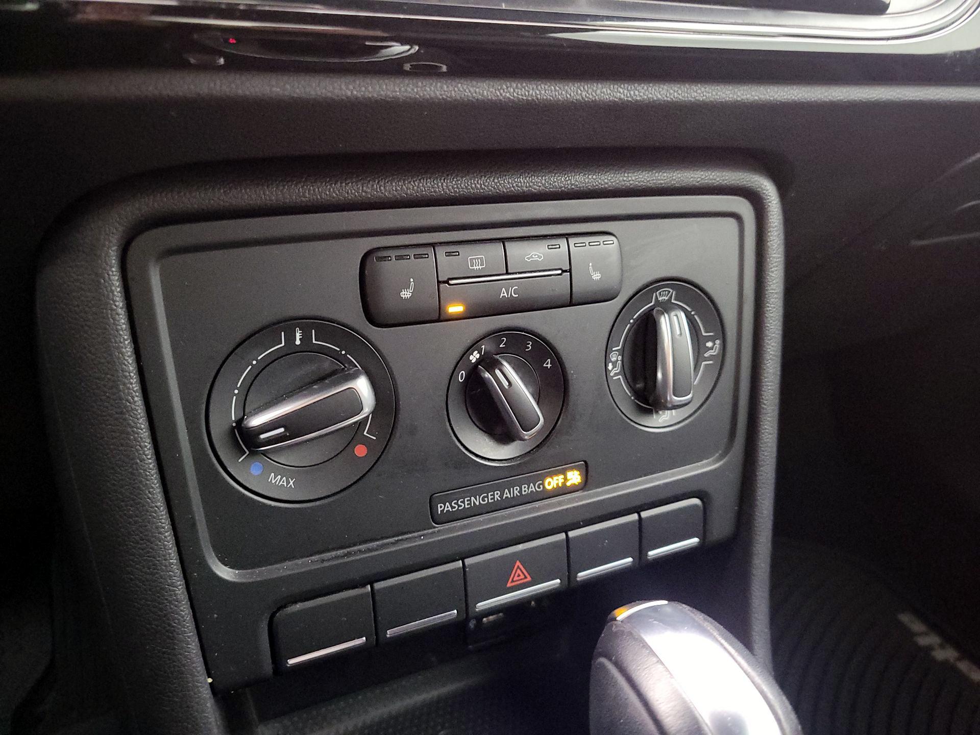 Thumbnail: 2018 Volkswagen Beetle - 16