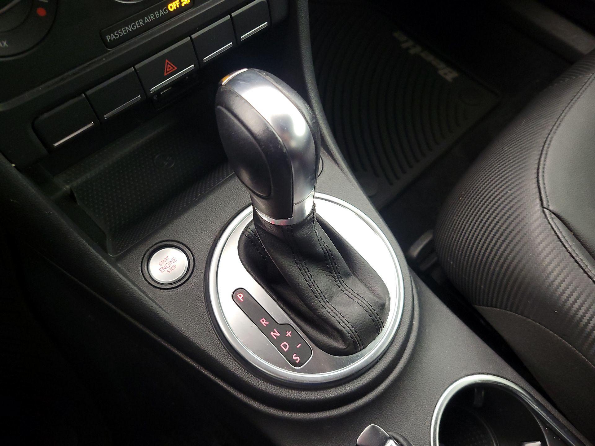 Thumbnail: 2018 Volkswagen Beetle - 17