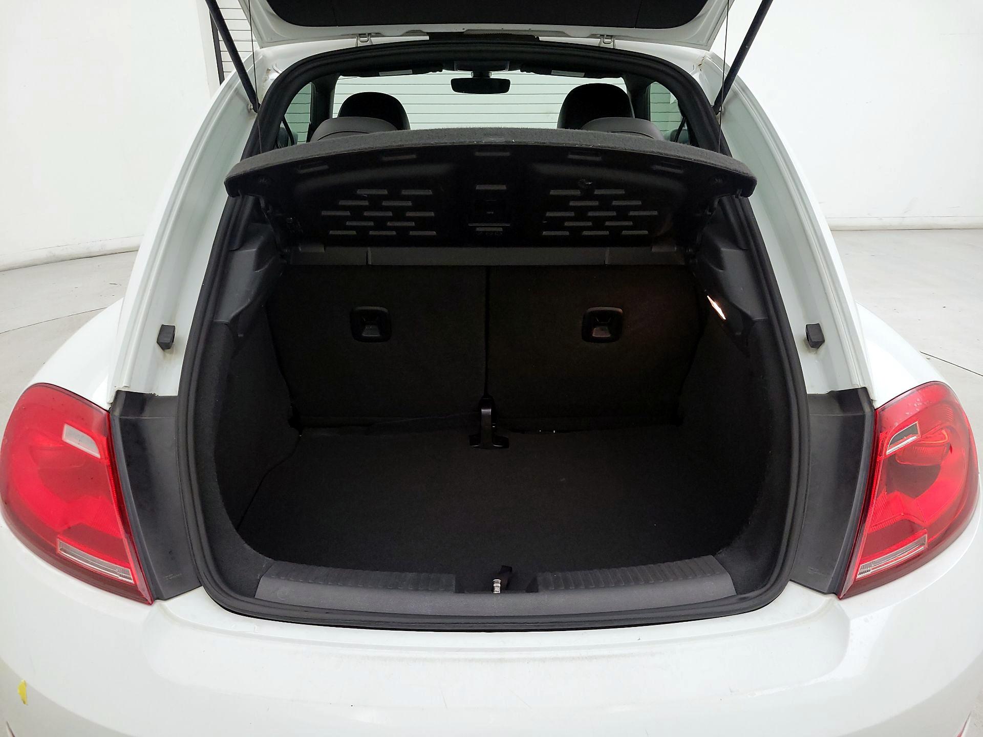 Thumbnail: 2018 Volkswagen Beetle - 20