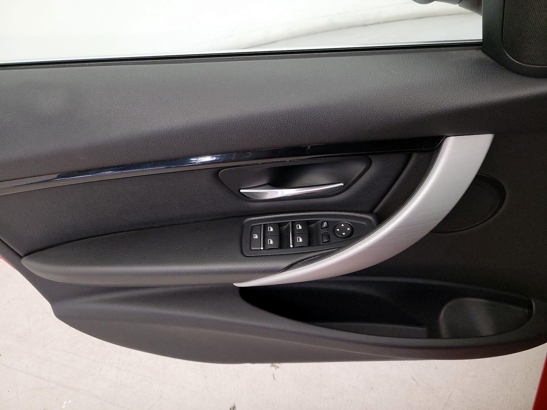 Thumbnail: 2016 BMW 3 Series - 12