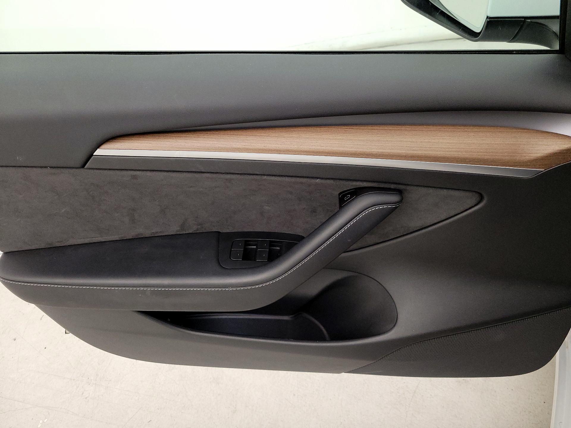 Thumbnail: 2022 Tesla Model 3 - 12