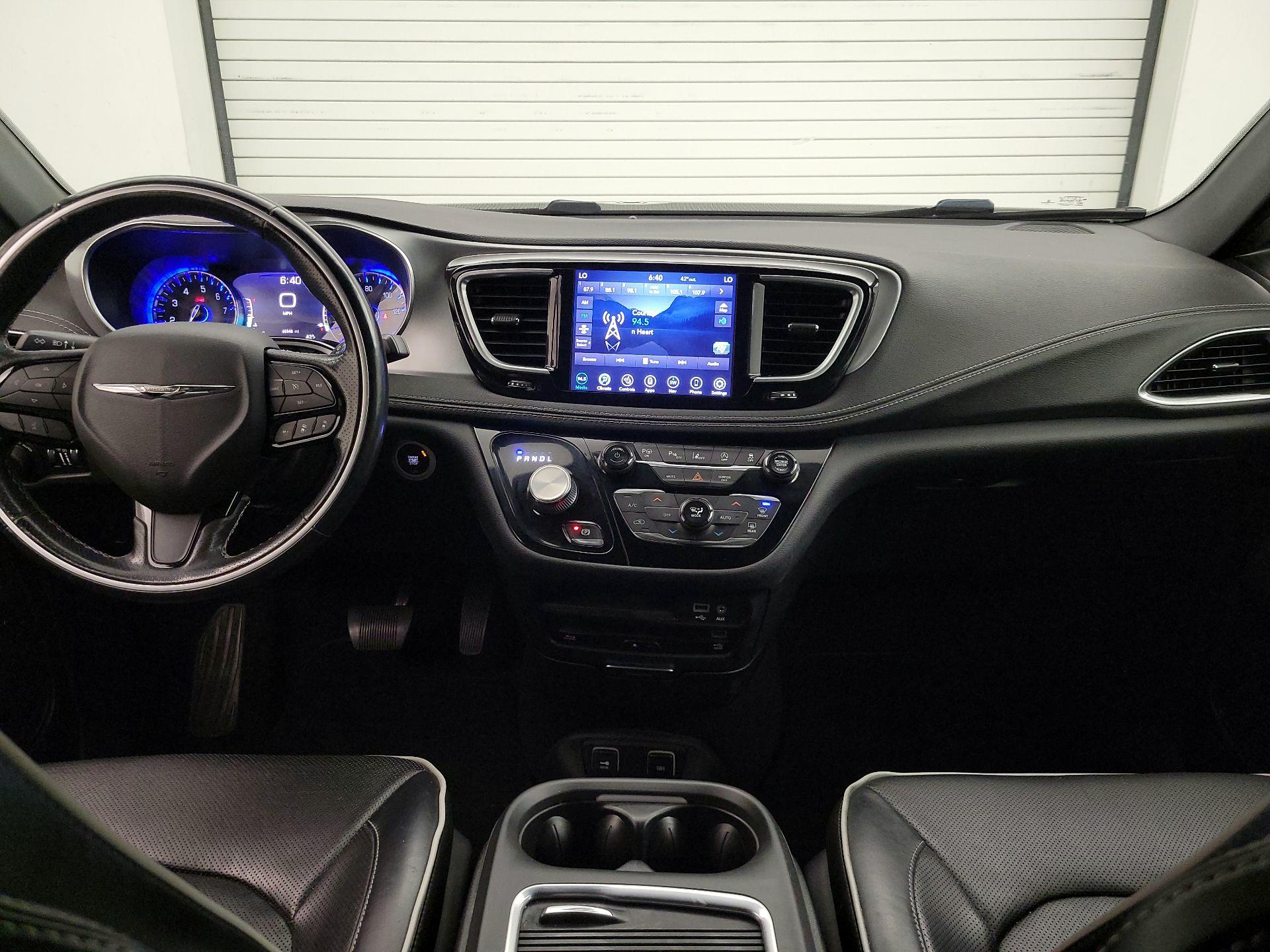 Thumbnail: 2019 Chrysler Pacifica - 9