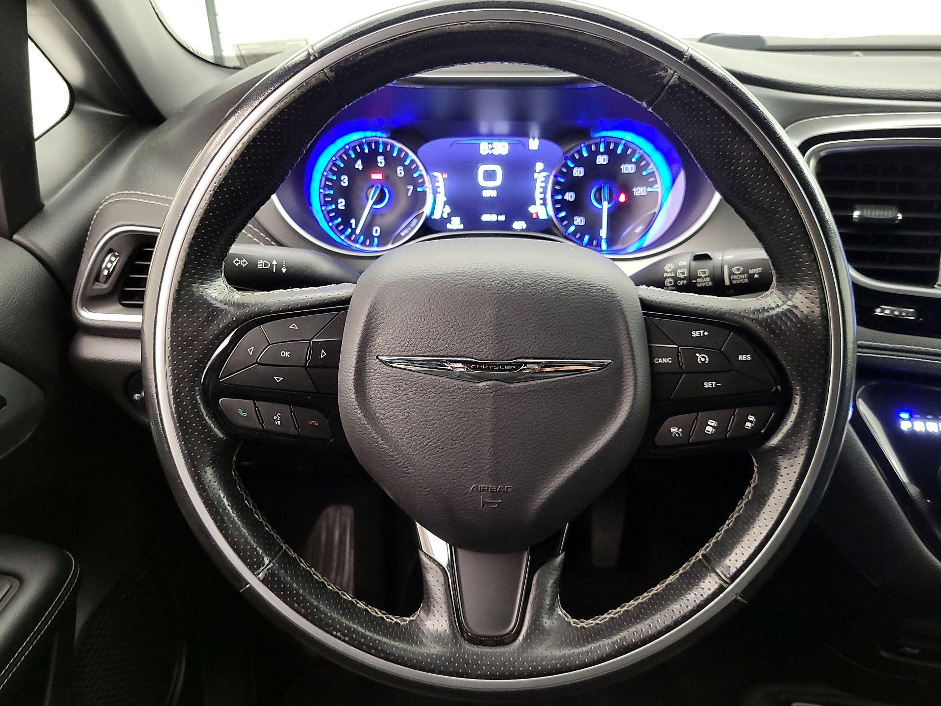 Thumbnail: 2019 Chrysler Pacifica - 10