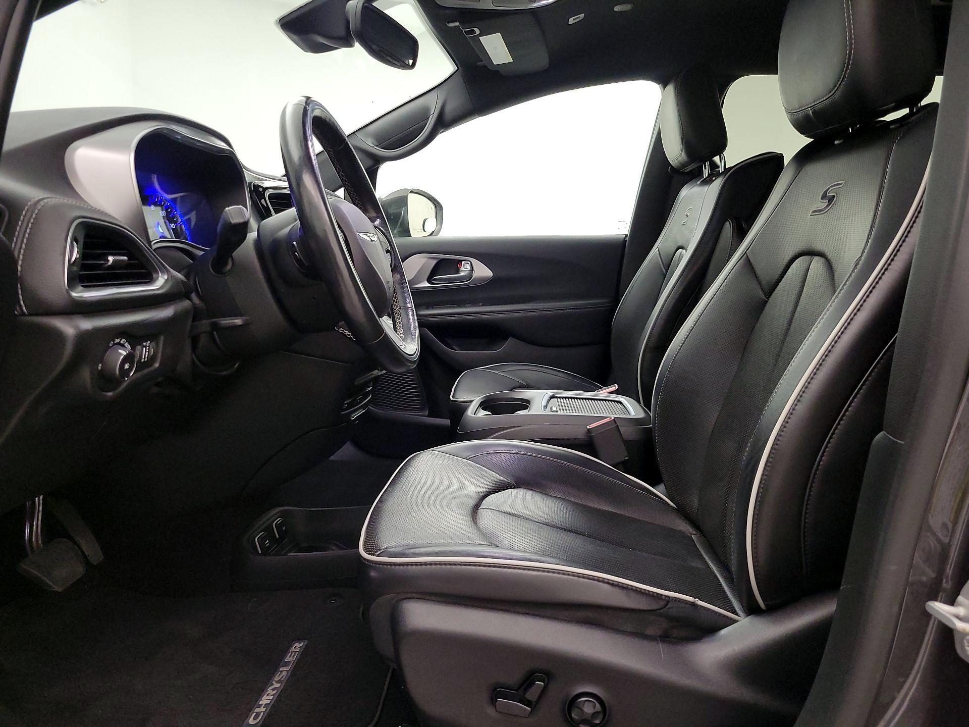 Thumbnail: 2019 Chrysler Pacifica - 11