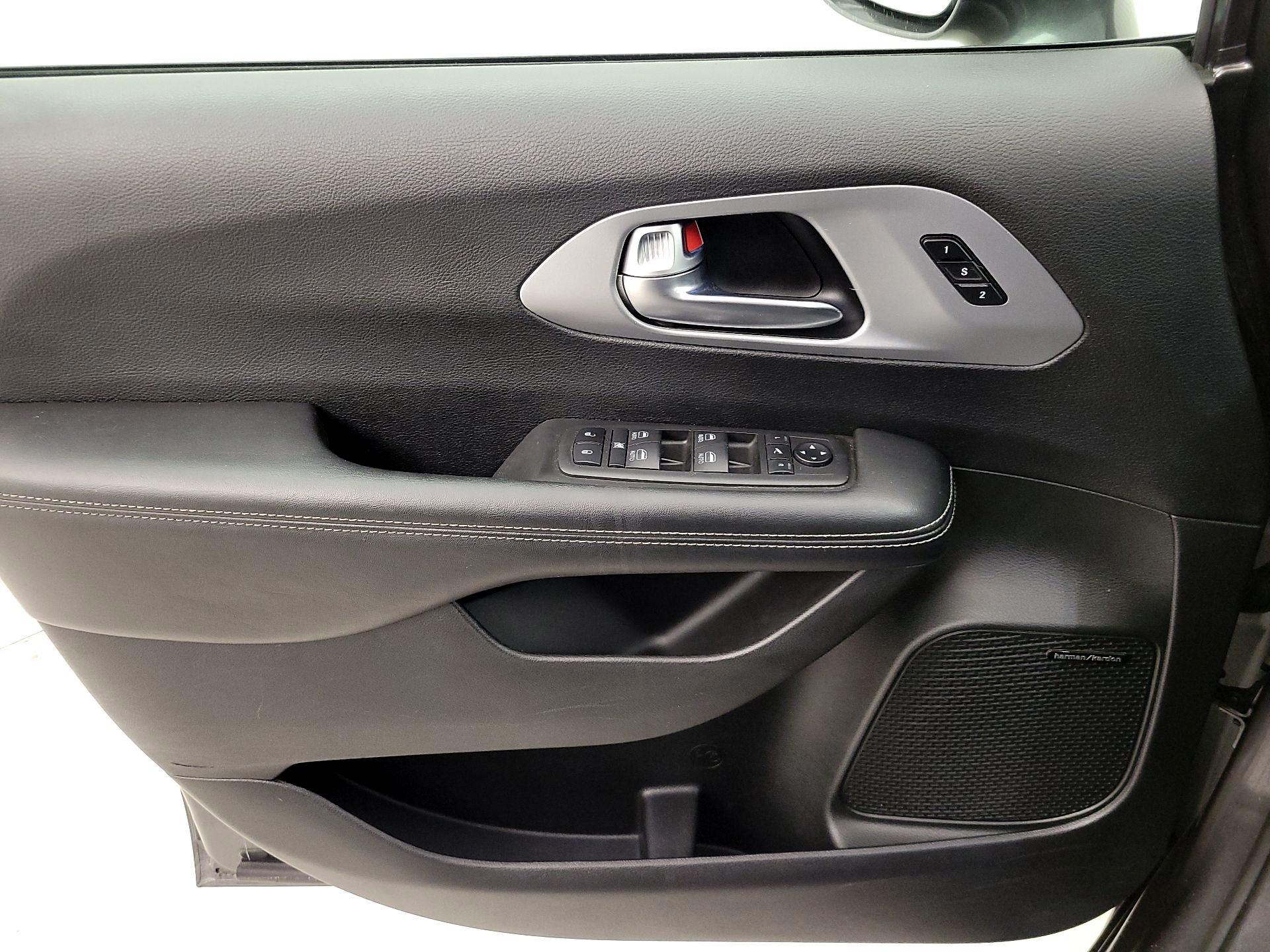 Thumbnail: 2019 Chrysler Pacifica - 12