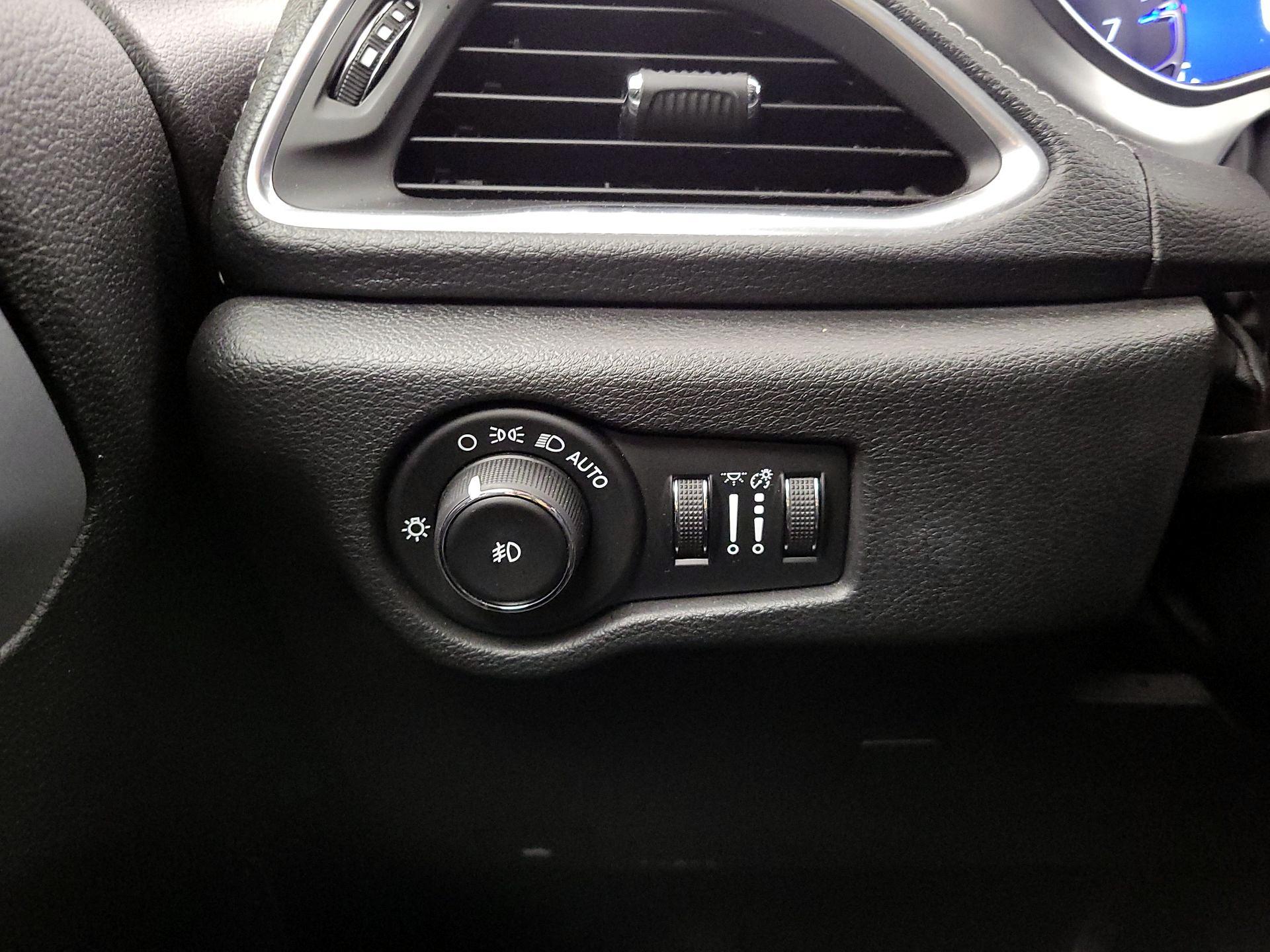 Thumbnail: 2019 Chrysler Pacifica - 13