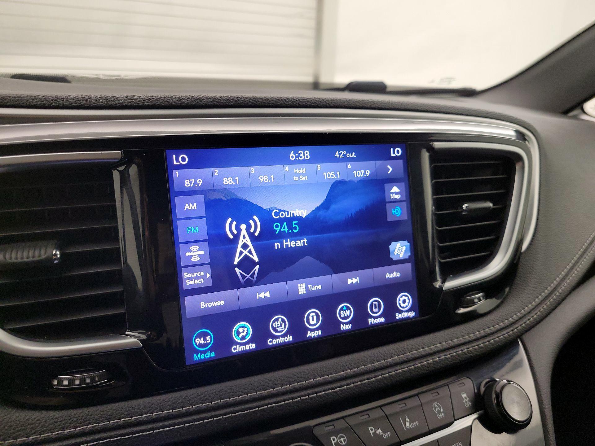 Thumbnail: 2019 Chrysler Pacifica - 16