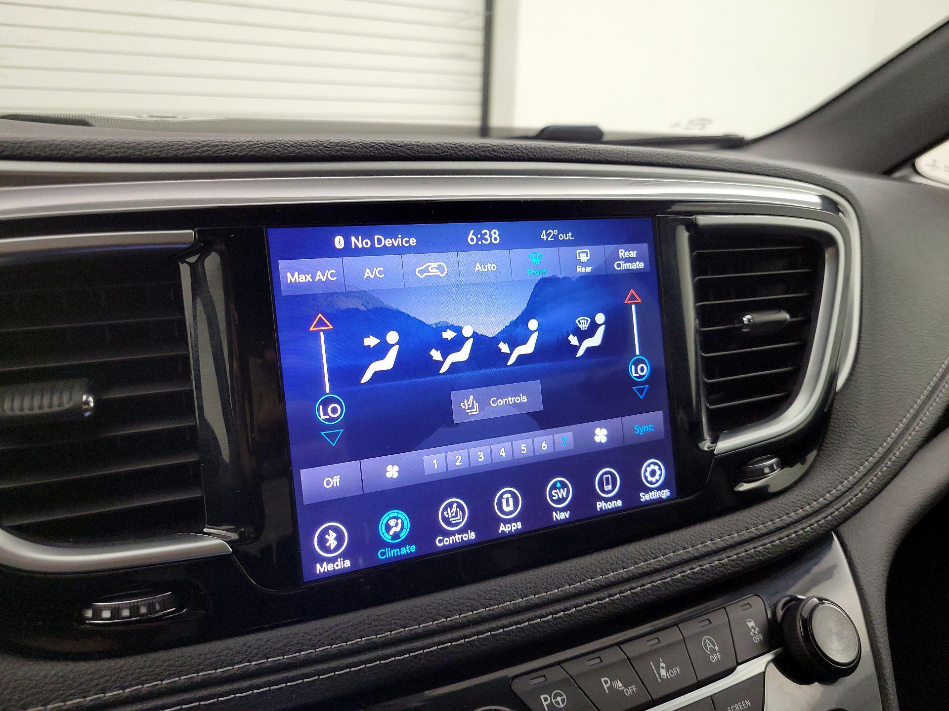 Thumbnail: 2019 Chrysler Pacifica - 17