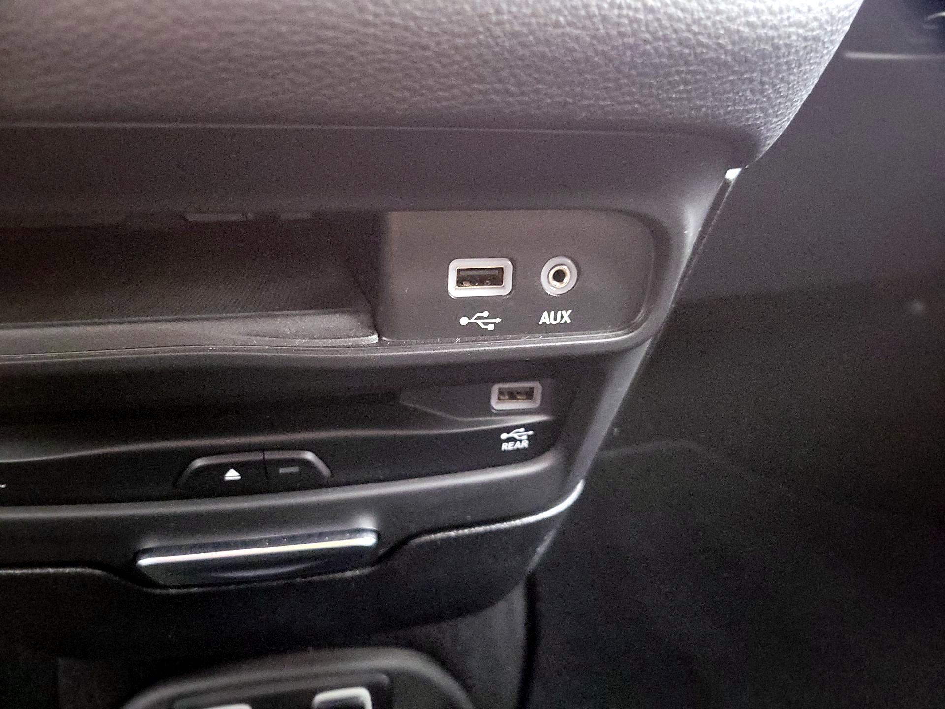 Thumbnail: 2019 Chrysler Pacifica - 19