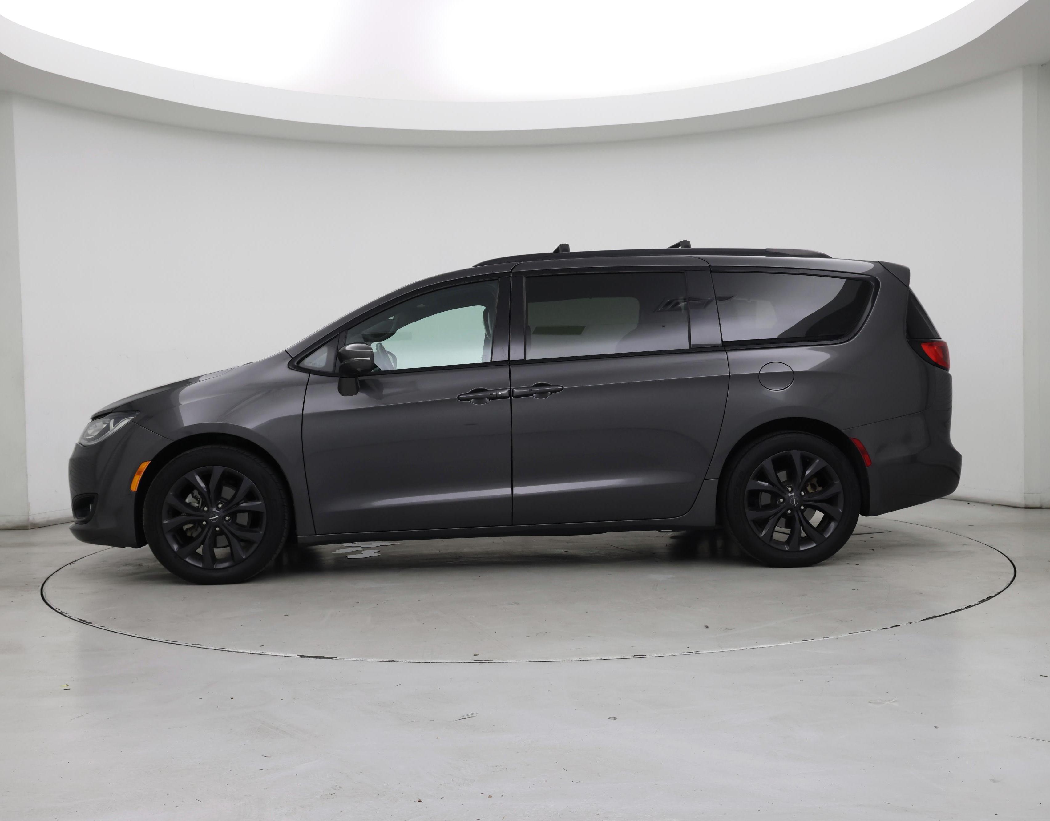 Thumbnail: 2019 Chrysler Pacifica - 3