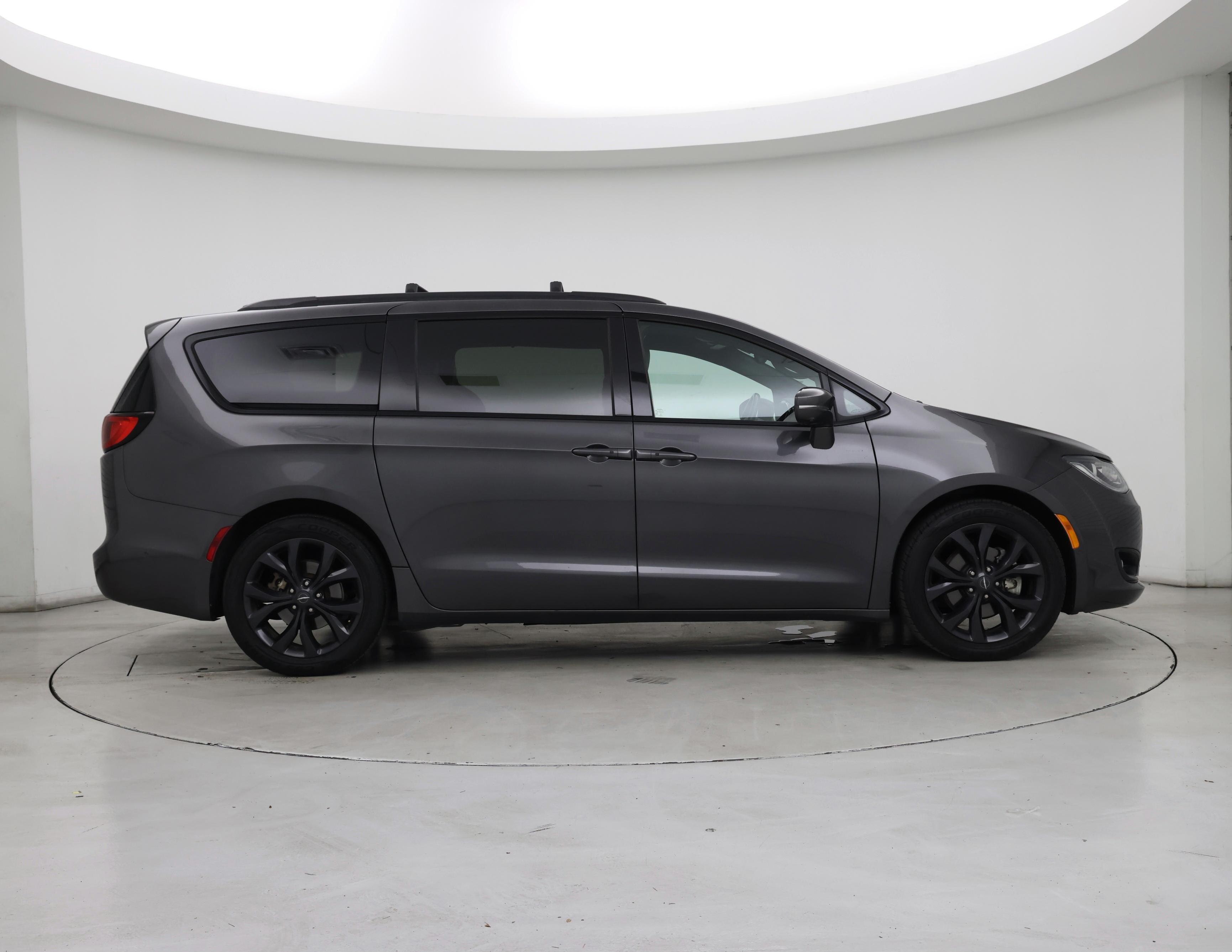 Thumbnail: 2019 Chrysler Pacifica - 7