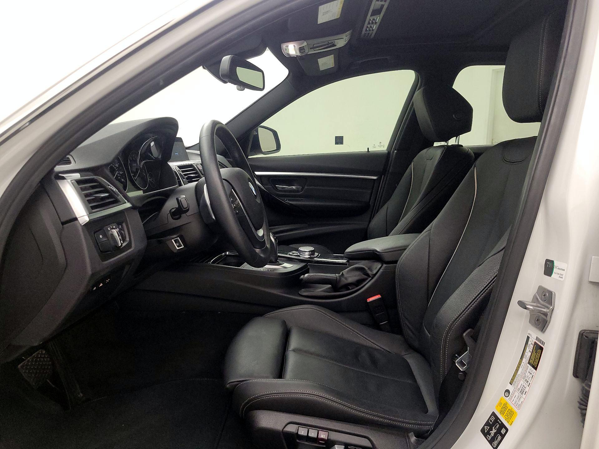 Thumbnail: 2017 BMW 3 Series - 11