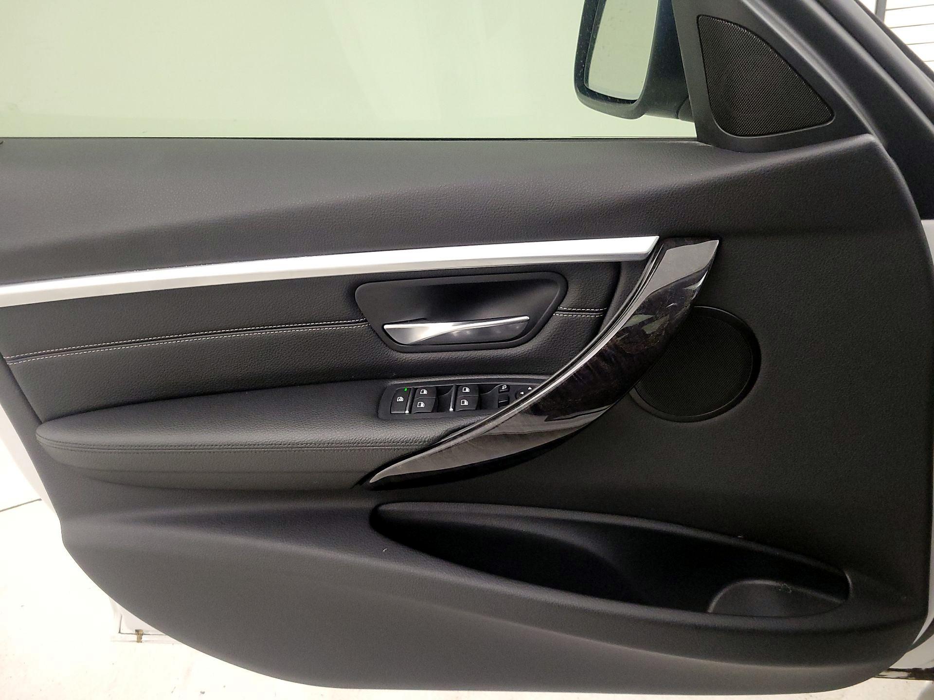 Thumbnail: 2017 BMW 3 Series - 12