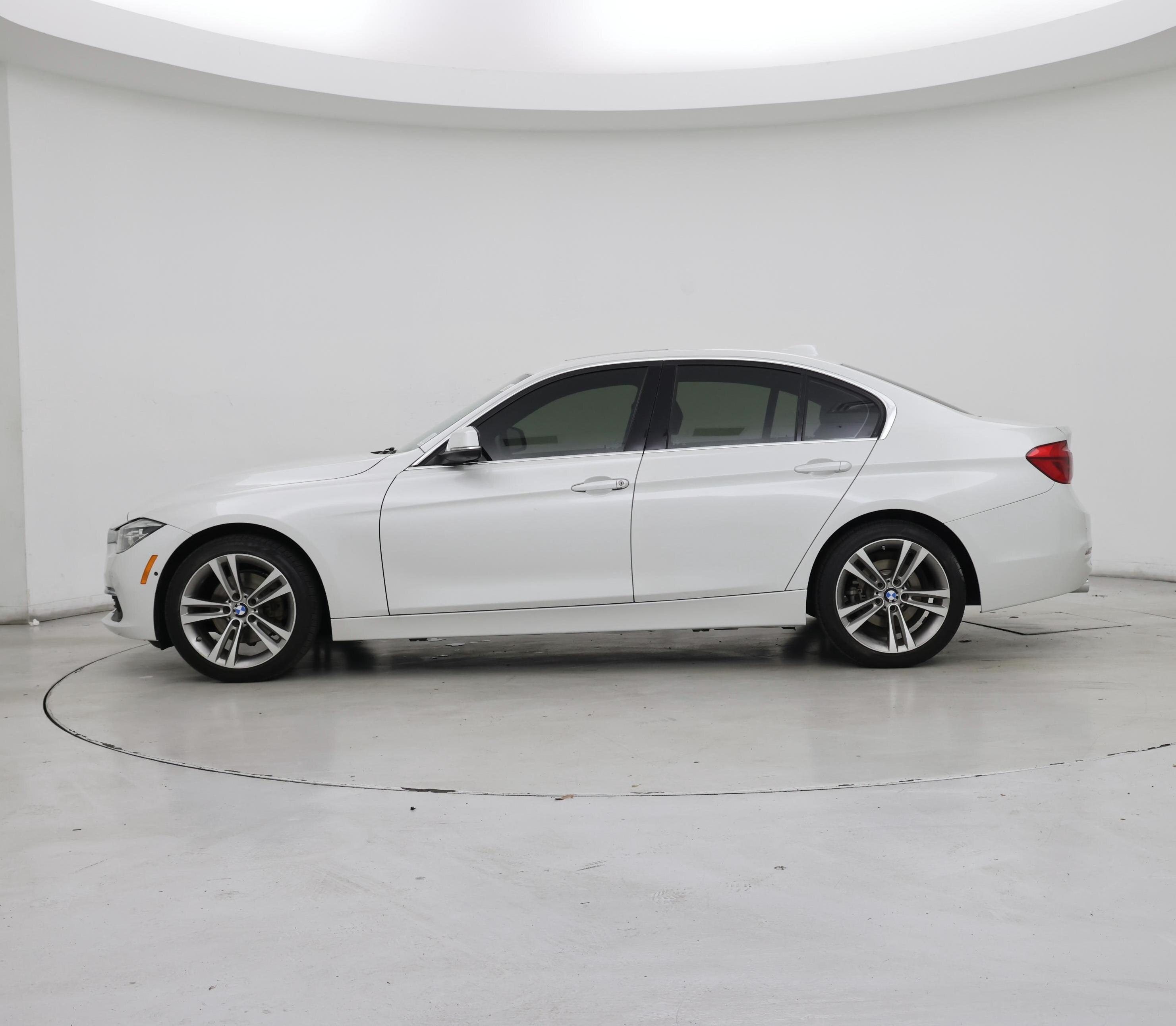 Thumbnail: 2017 BMW 3 Series - 3