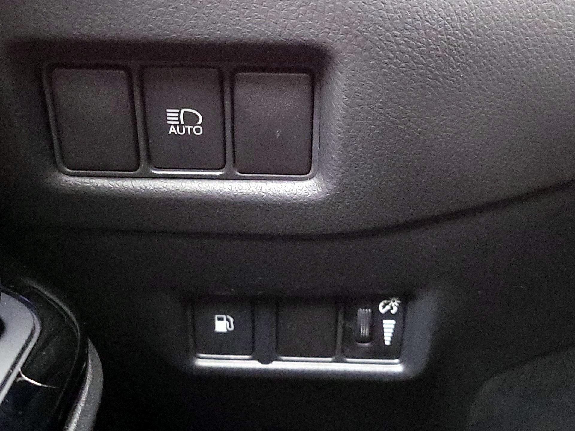 Thumbnail: 2021 Toyota C-HR - 13