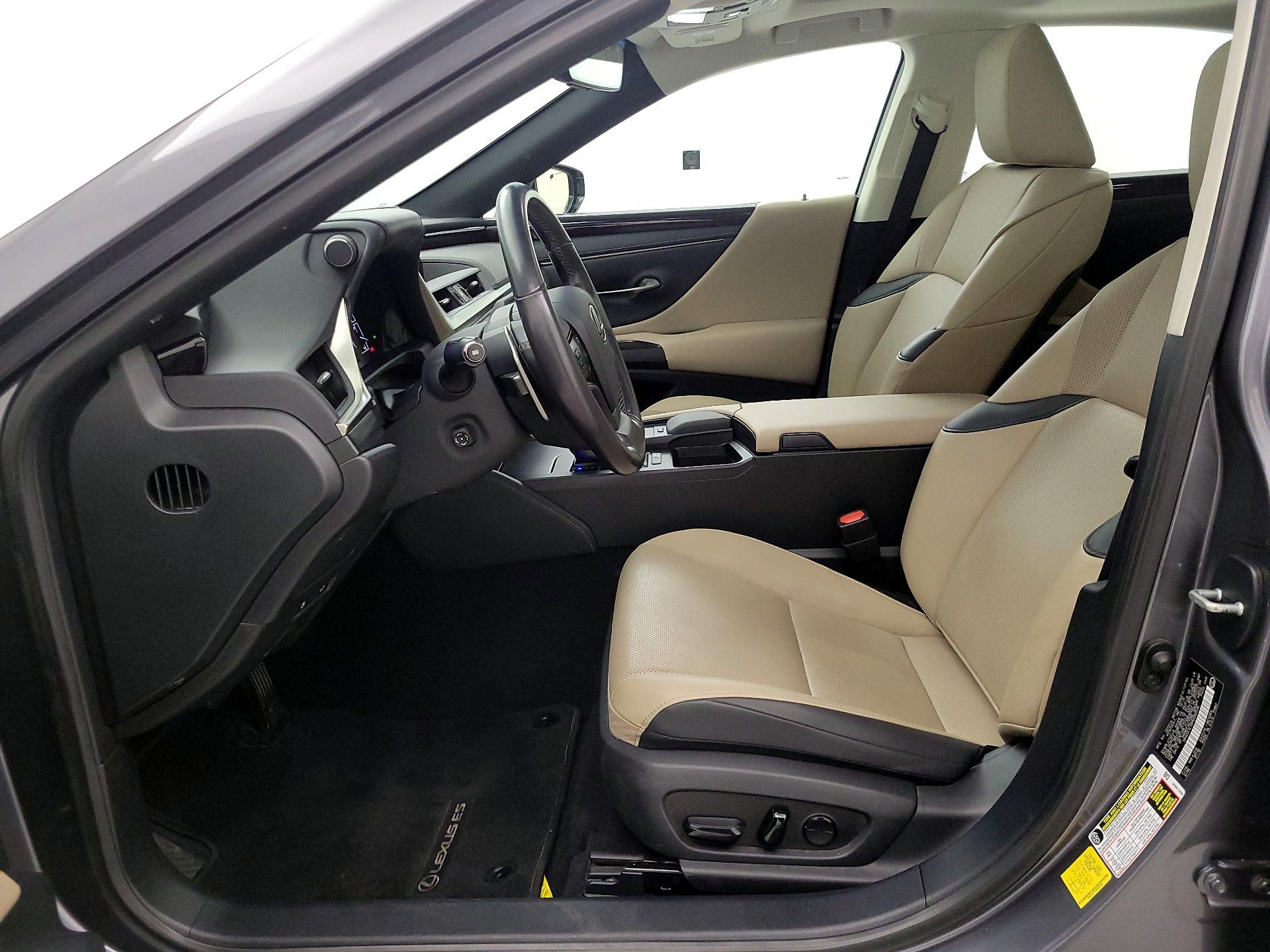 Thumbnail: 2021 Lexus ES - 11