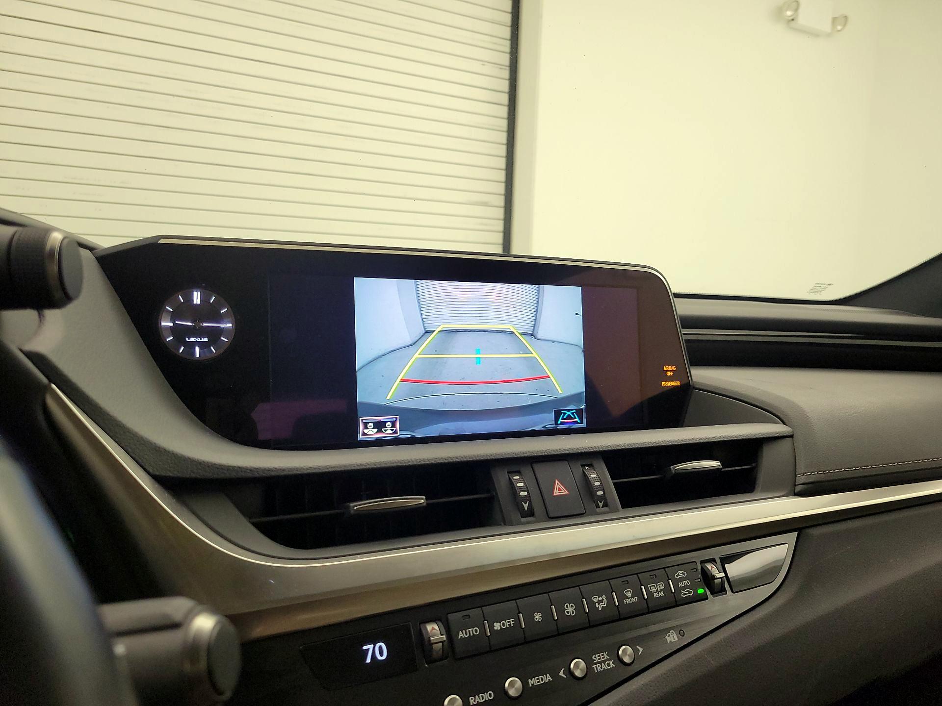 Thumbnail: 2021 Lexus ES - 15