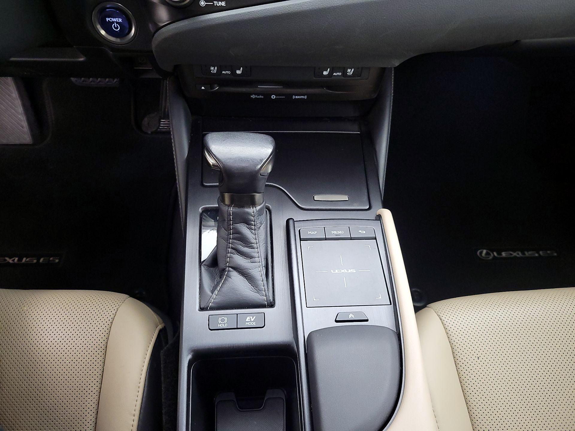 Thumbnail: 2021 Lexus ES - 18