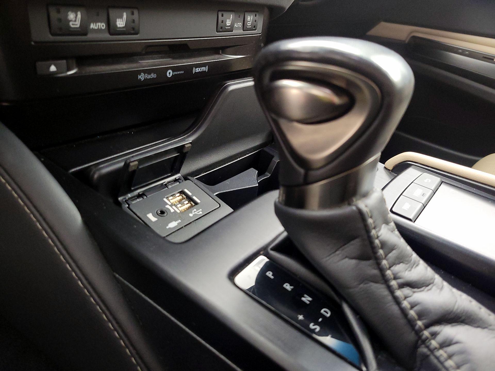 Thumbnail: 2021 Lexus ES - 19