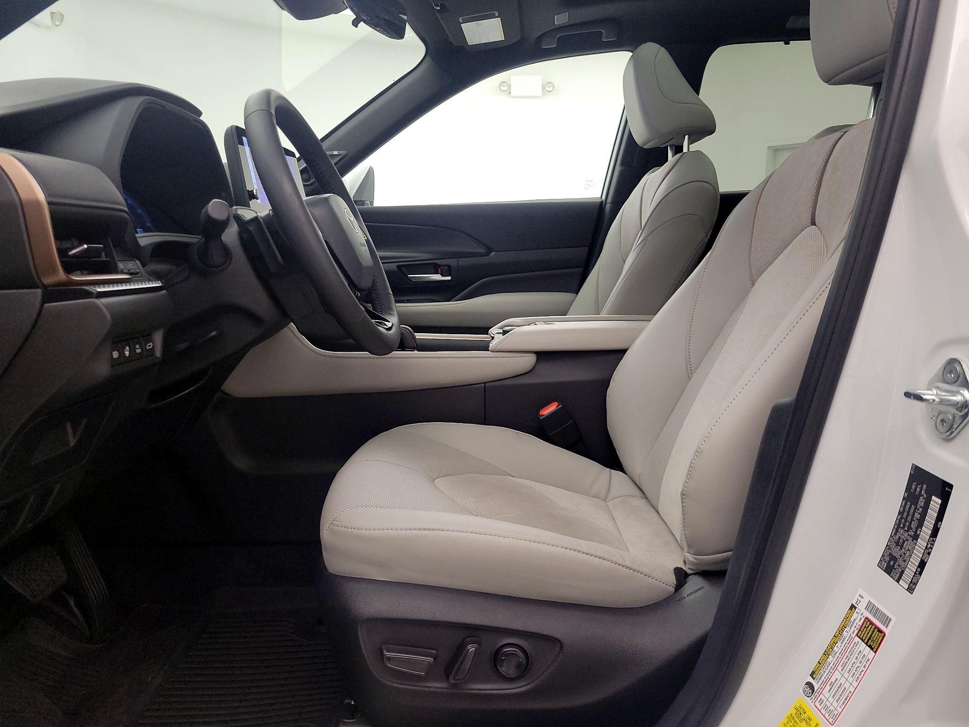 Thumbnail: 2025 Toyota Highlander - 11