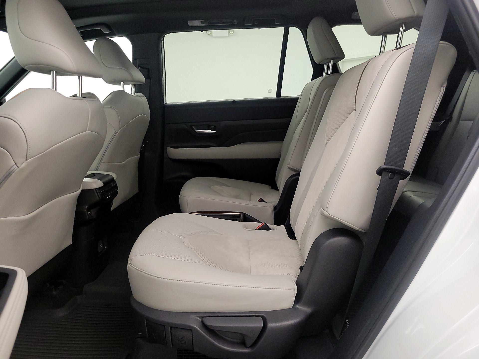 Thumbnail: 2025 Toyota Highlander - 20