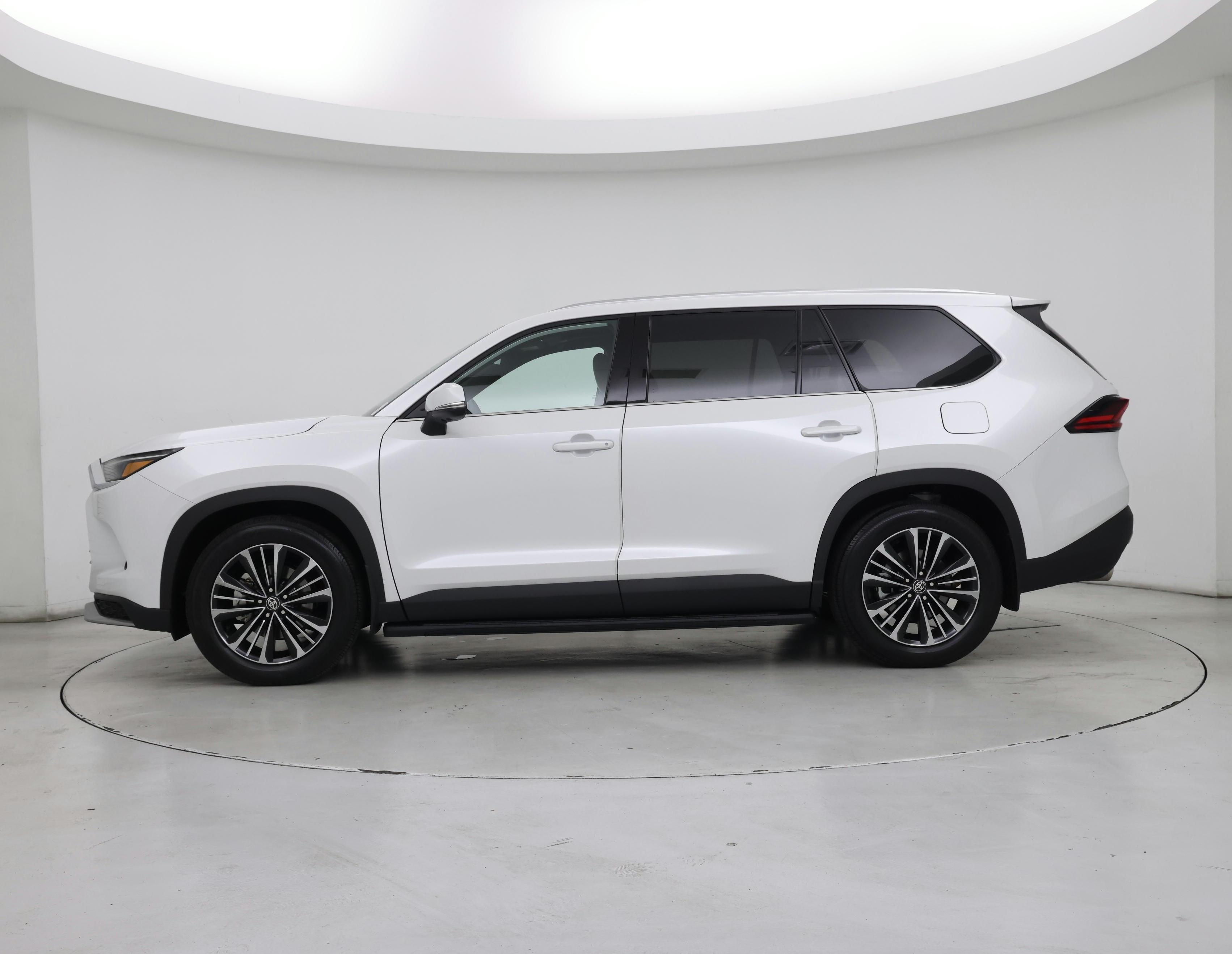 Thumbnail: 2025 Toyota Highlander - 3