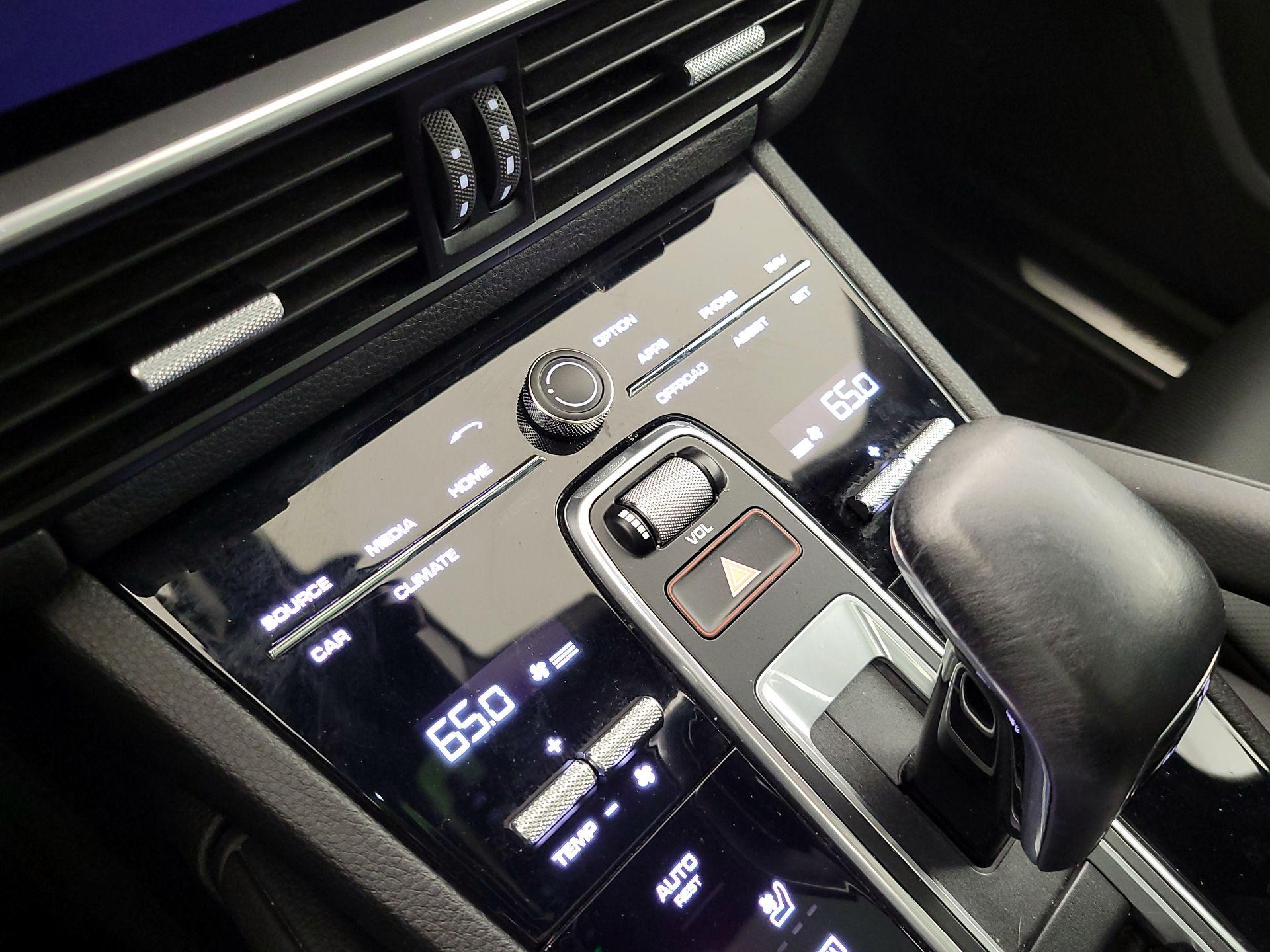 Thumbnail: 2022 Porsche Cayenne - 17