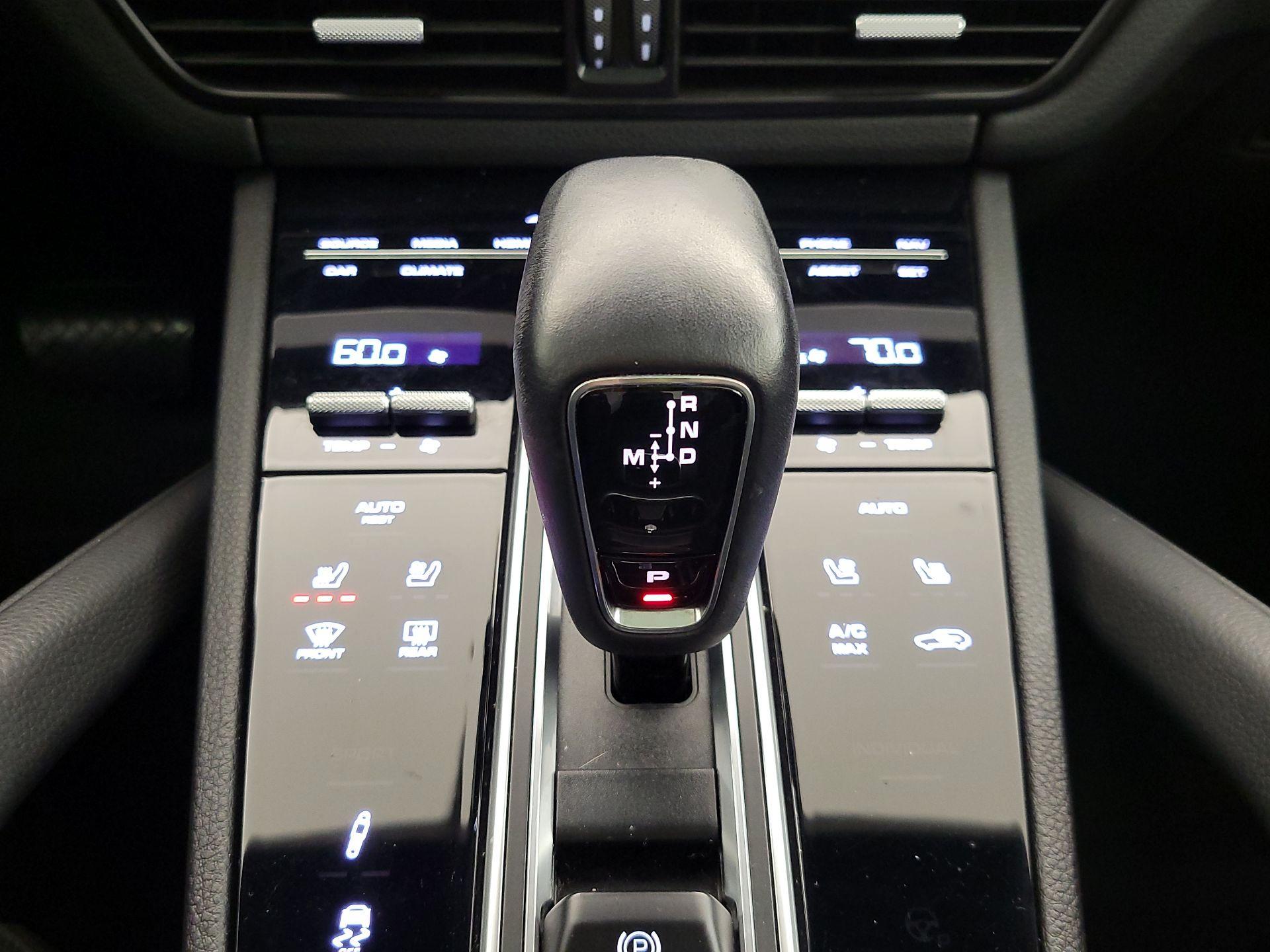 Thumbnail: 2022 Porsche Cayenne - 18