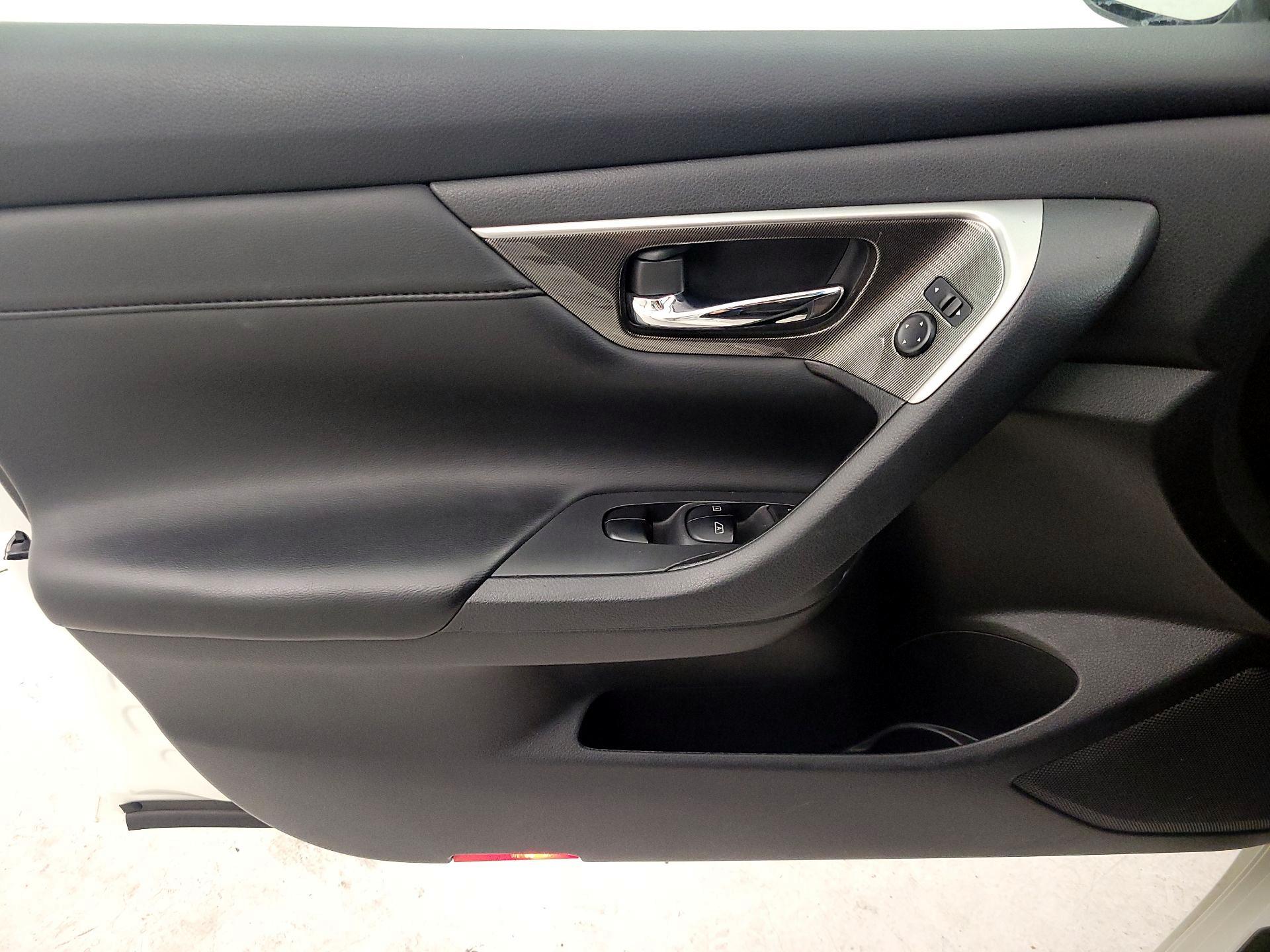 Thumbnail: 2014 Nissan Altima - 12