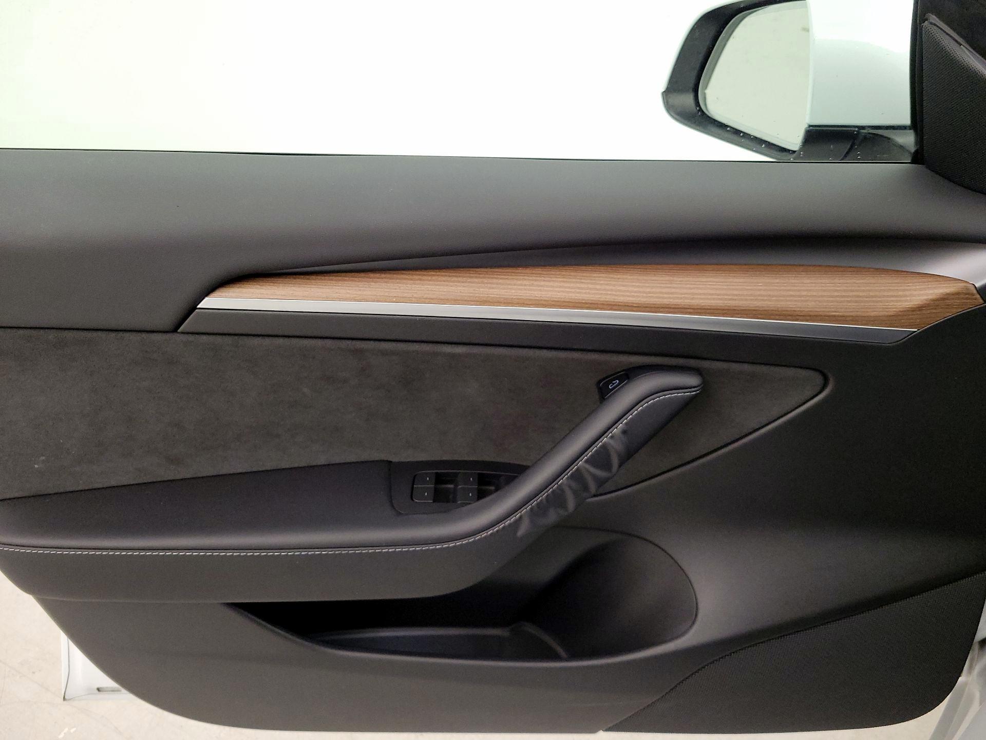 Thumbnail: 2022 Tesla Model 3 - 12