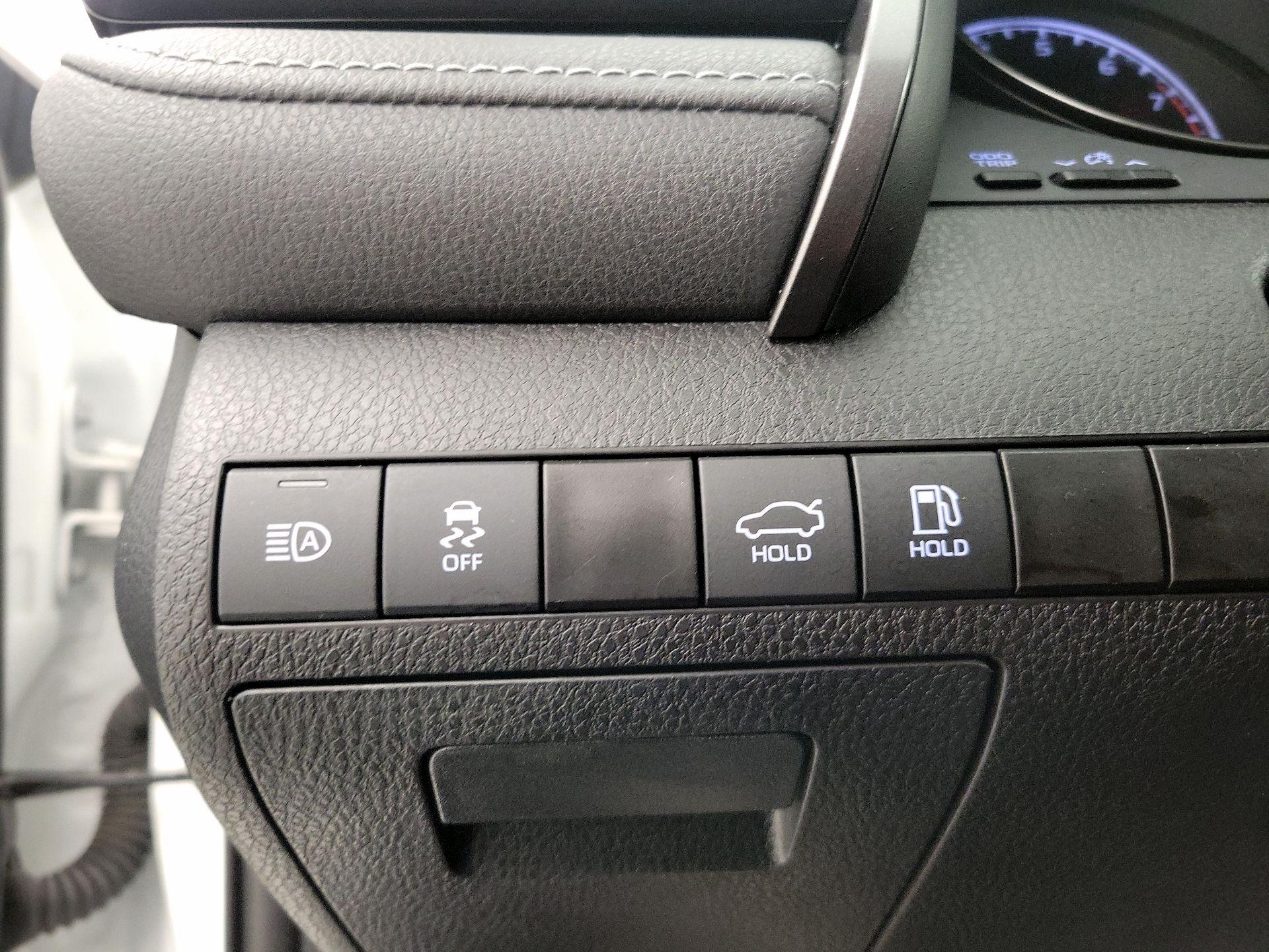 Thumbnail: 2021 Toyota Camry - 13