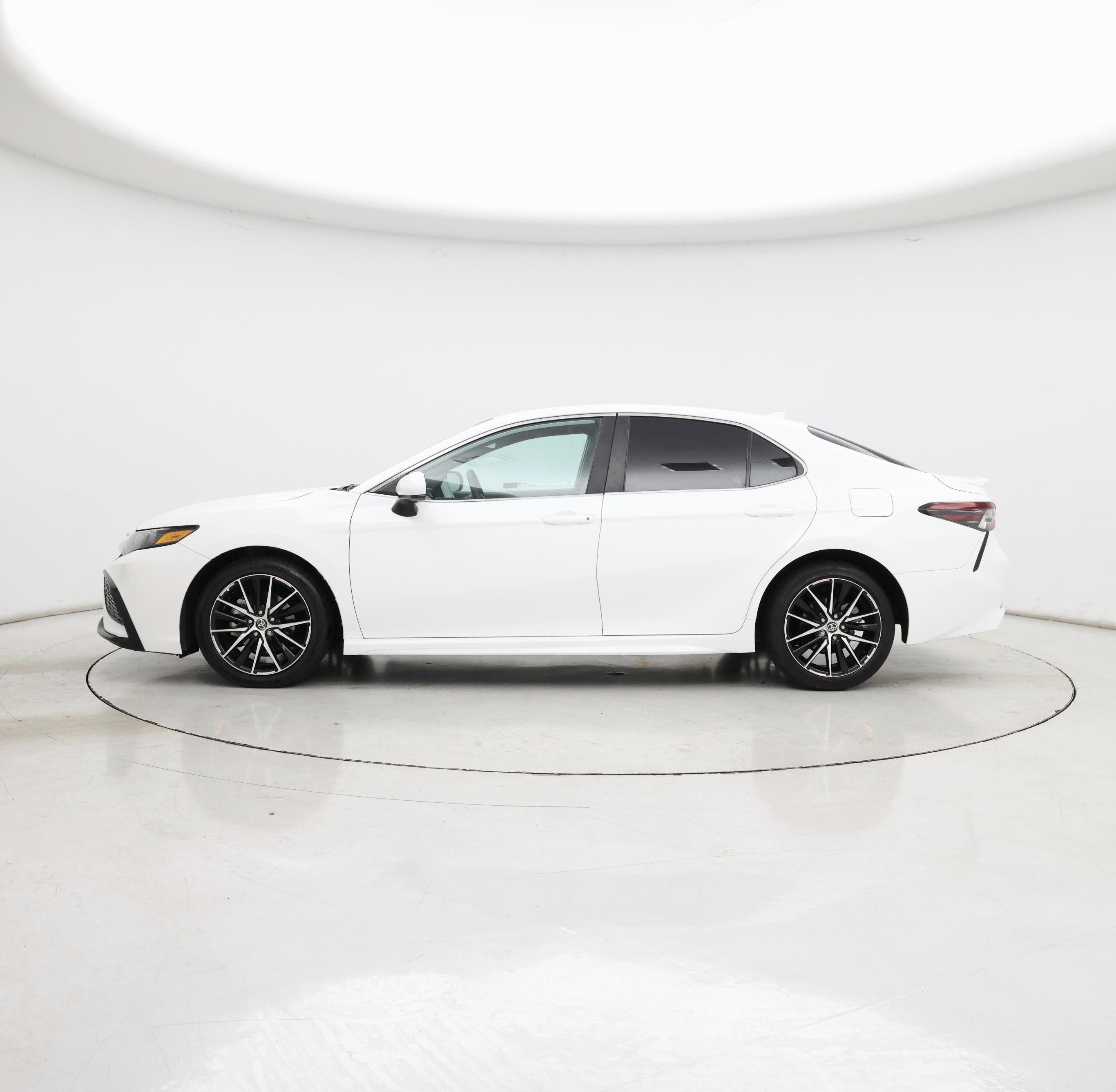 Thumbnail: 2021 Toyota Camry - 3