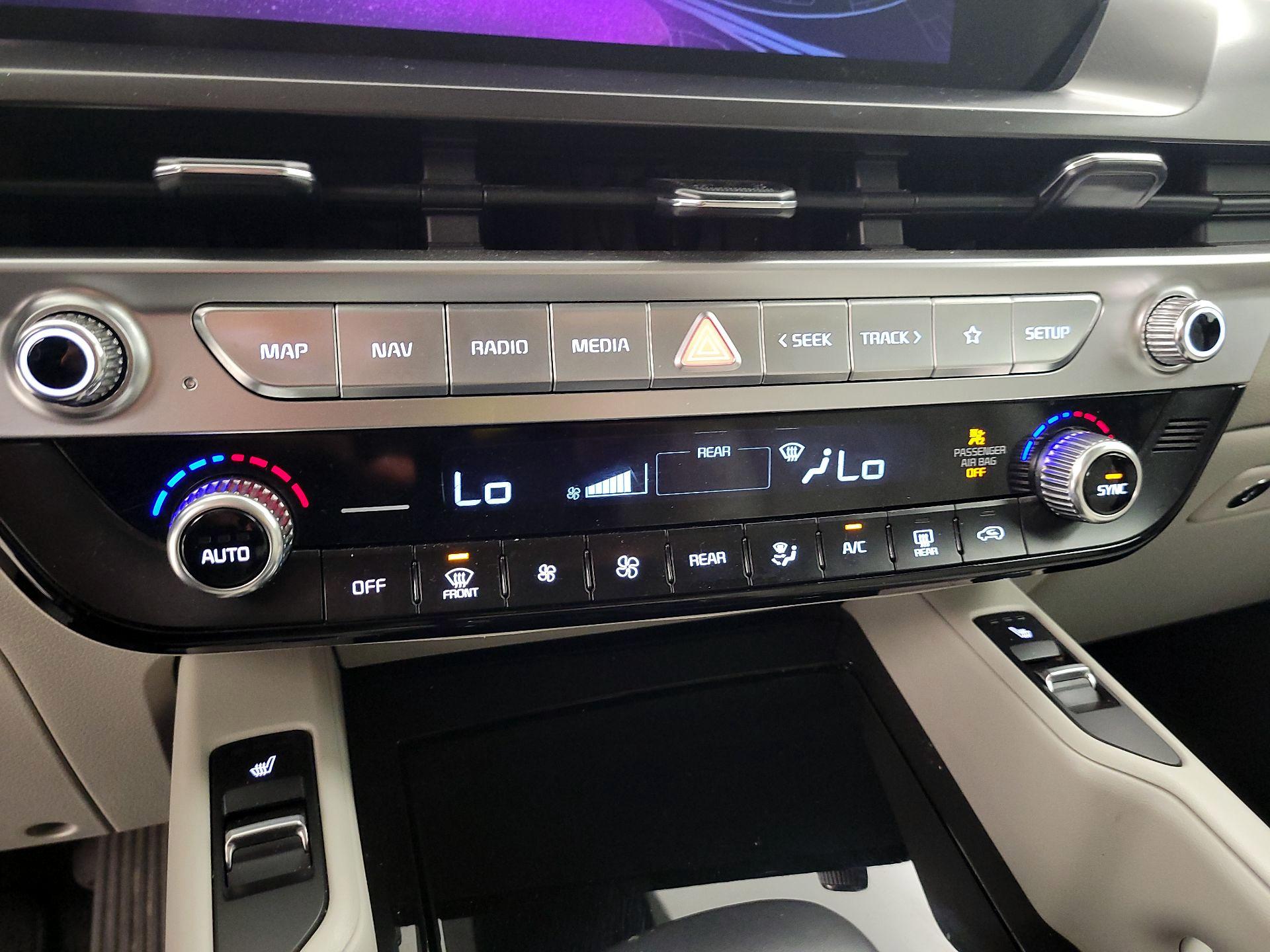 Thumbnail: 2023 Kia Telluride - 17