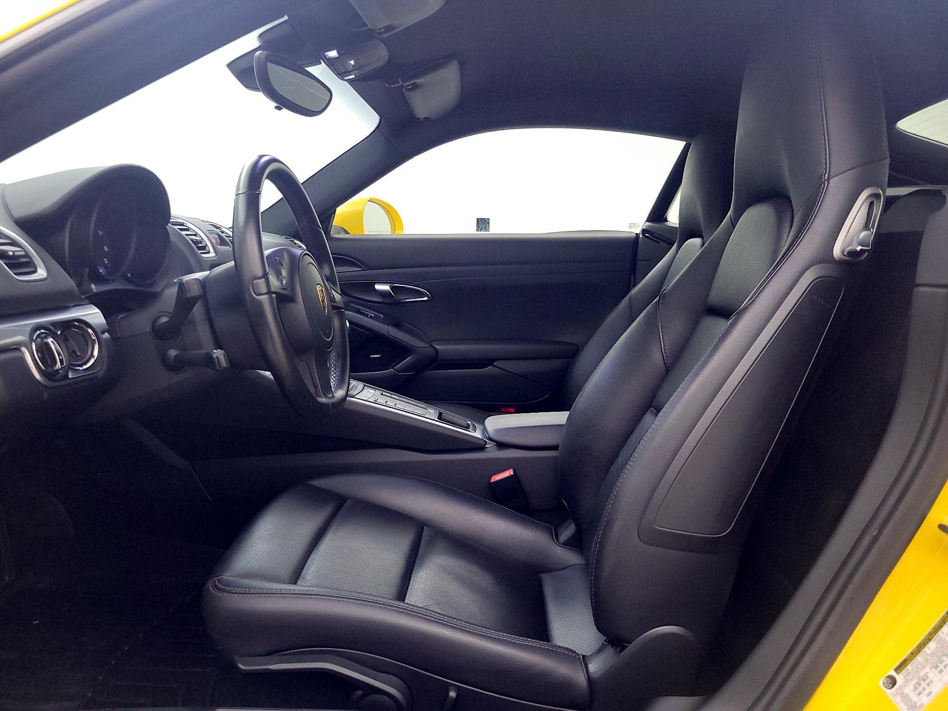 Thumbnail: 2016 Porsche Cayman - 11